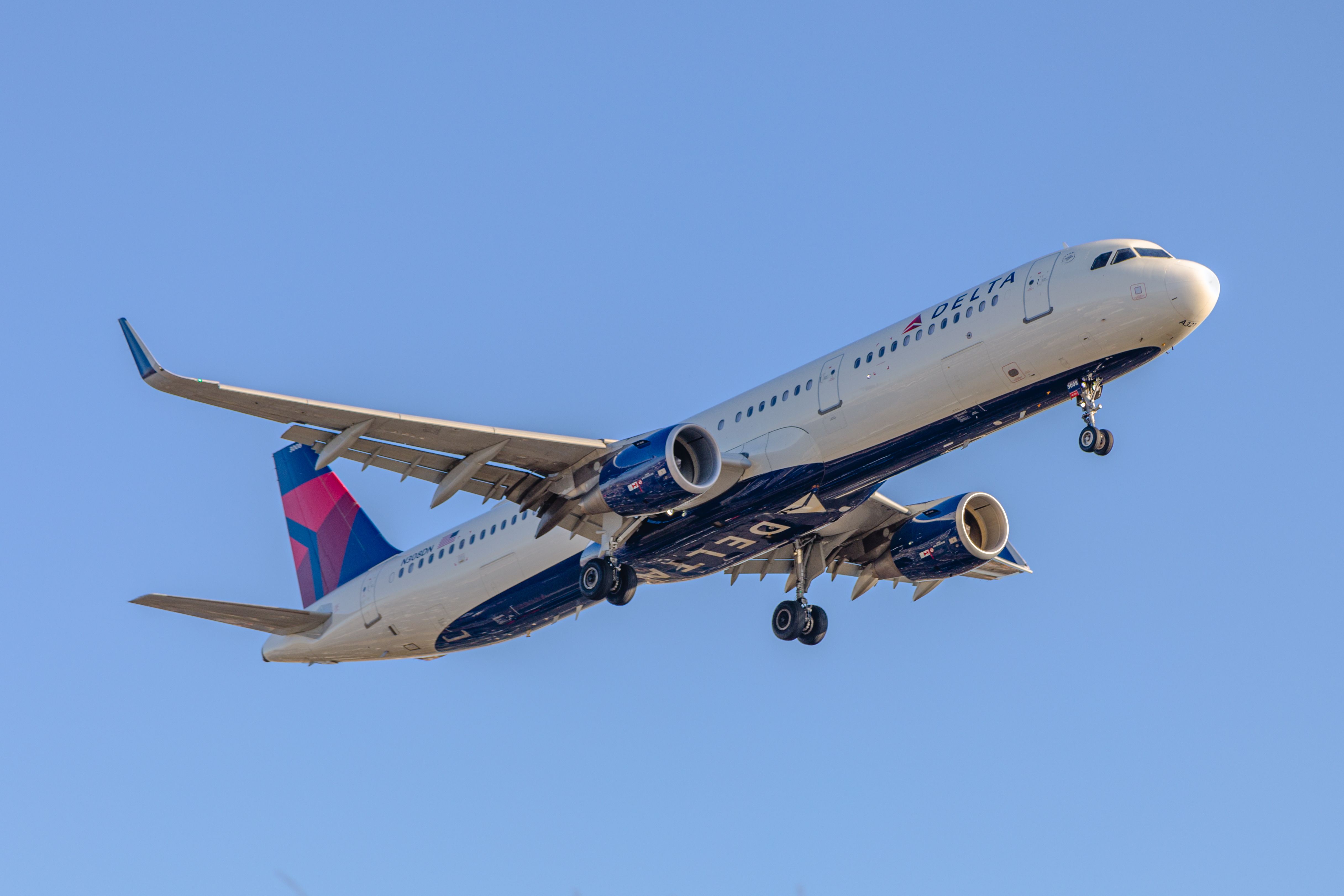  Delta Air Lines Airbus A321 landing at Los Angeles International Airport.