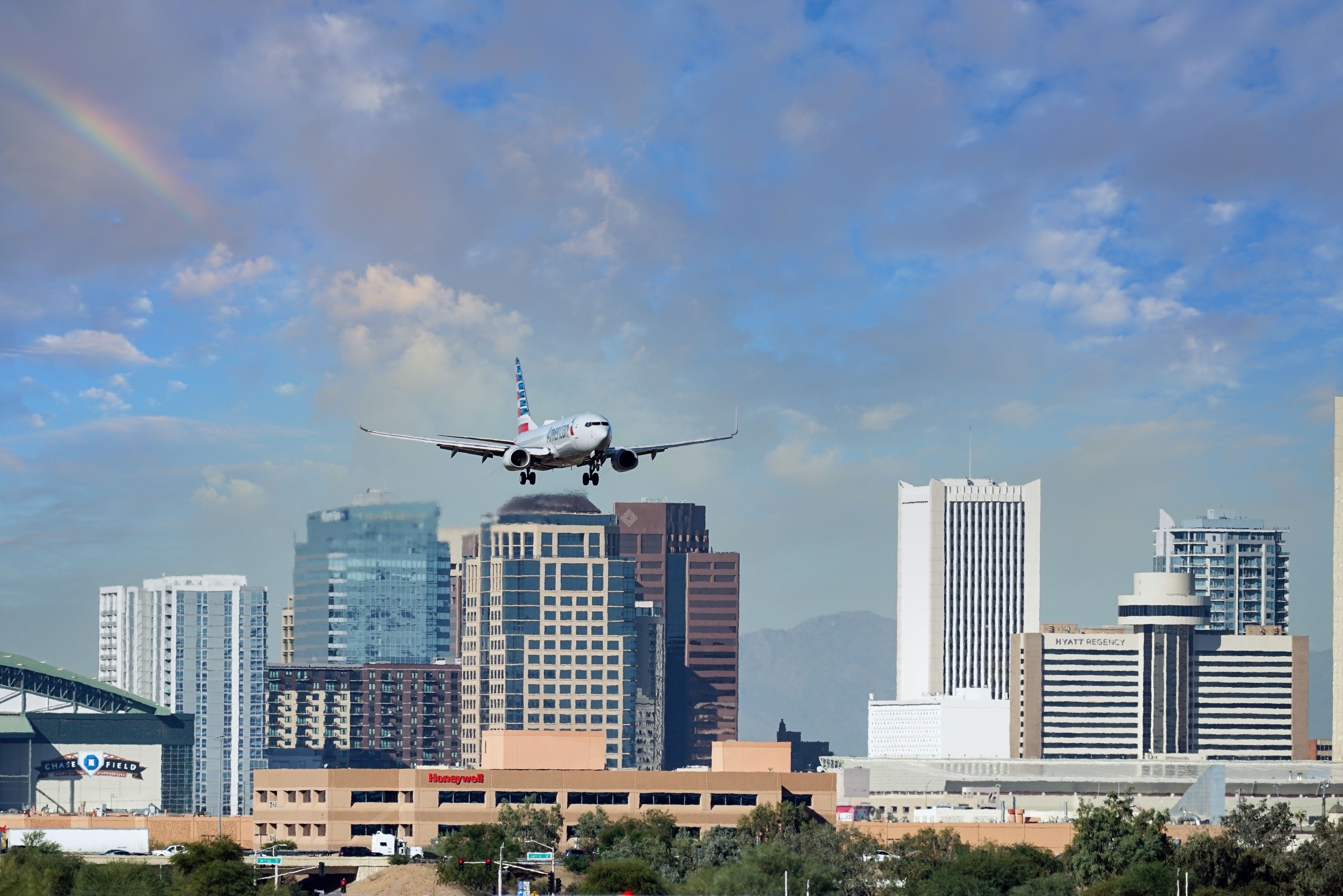 American Airlines Boeing 737-800 on approach at Phoenix Sky Harbor International Airport with skyline of Phoenix in background.