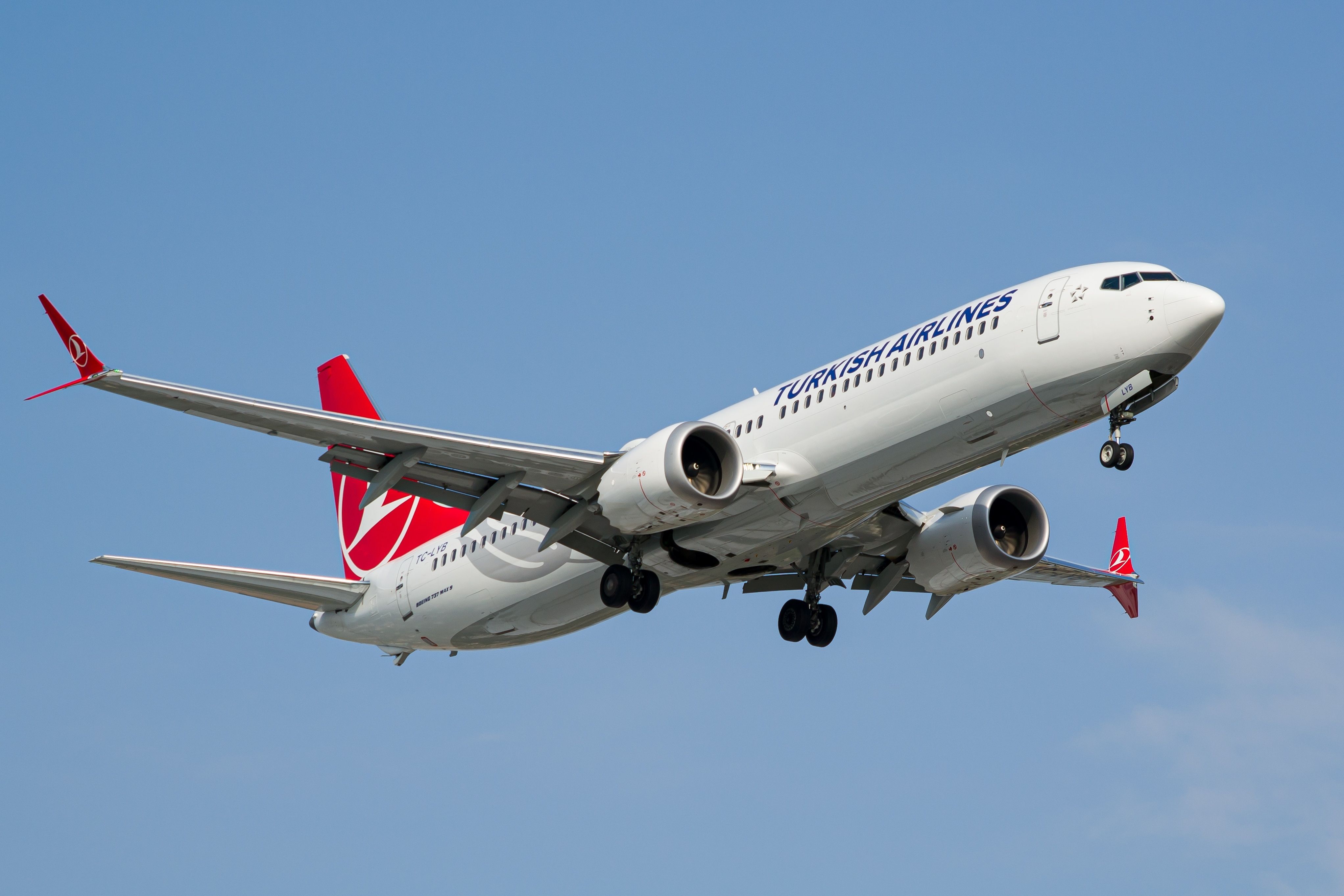 A Turkish Airlines Boeing 737 MAX 9 Flying in the sky.