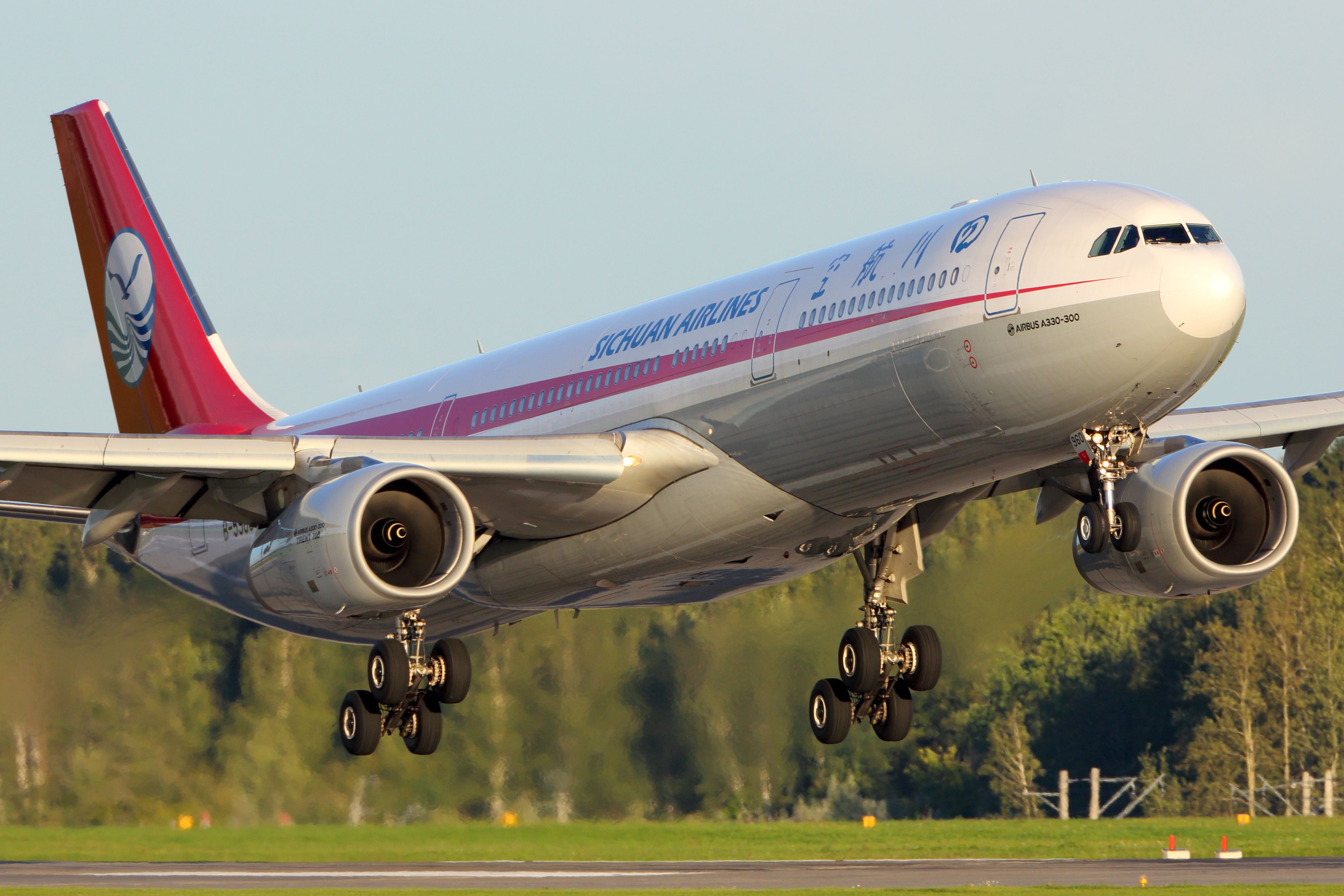 Sichuan Airlines A330 SVO