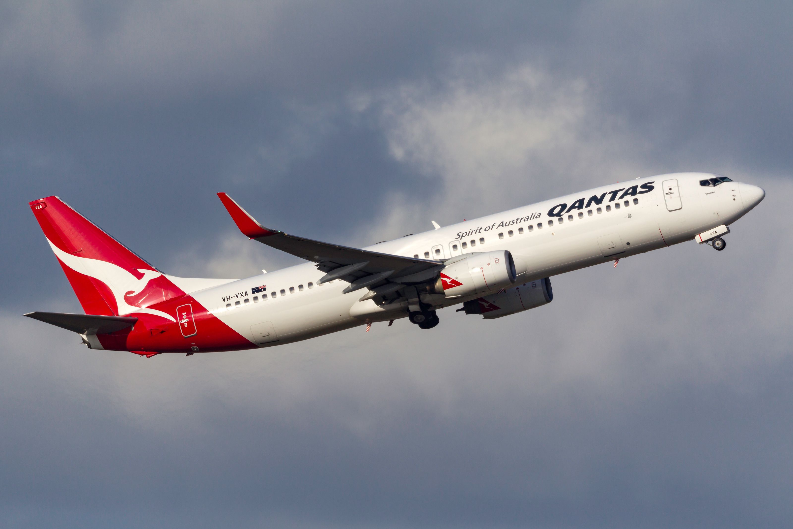 Boeing 737-838 VH-VXA departing Melbourne International Airport.