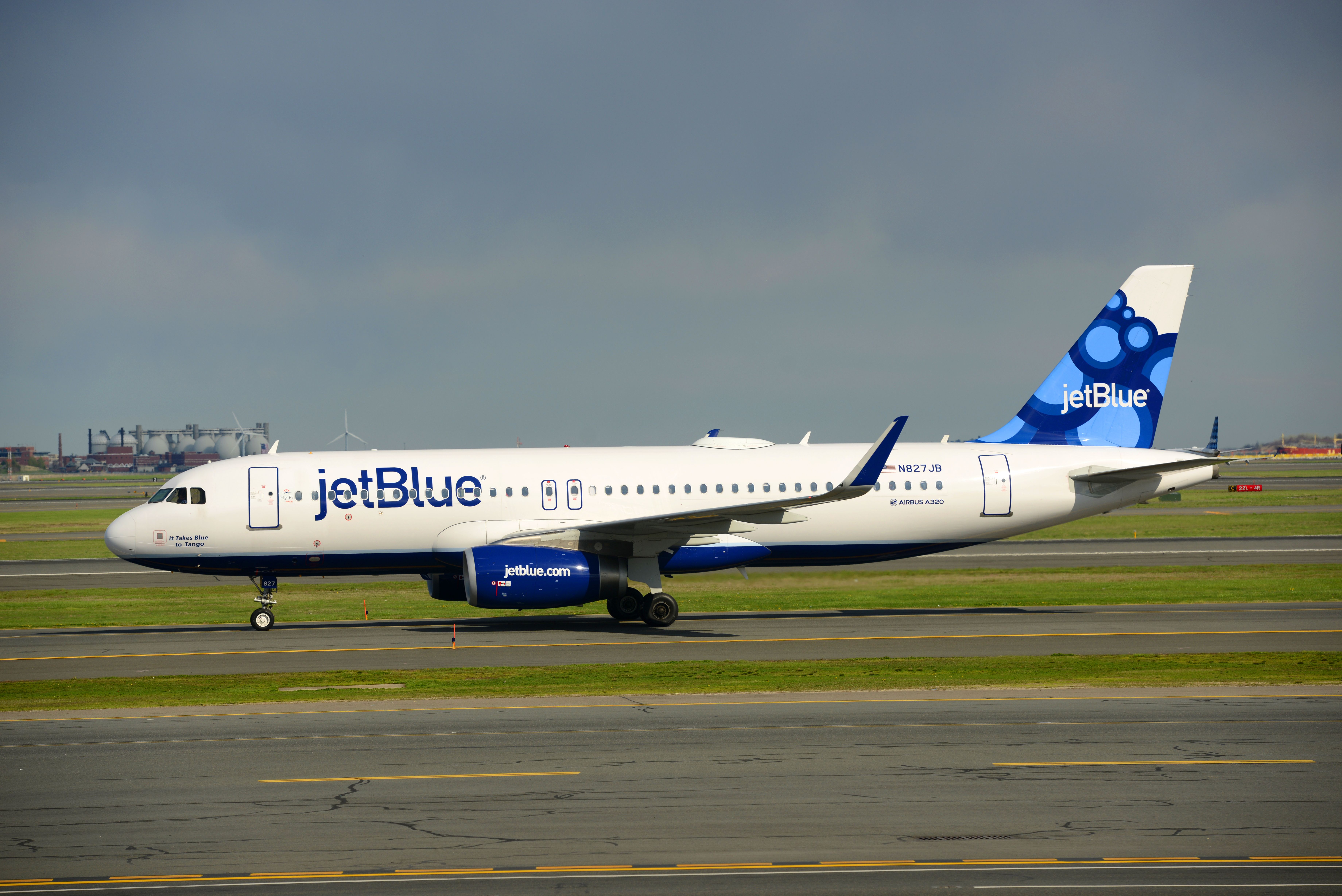 JetBlue Airways Airbus A320 taxiing at Boston Logan International Airport.