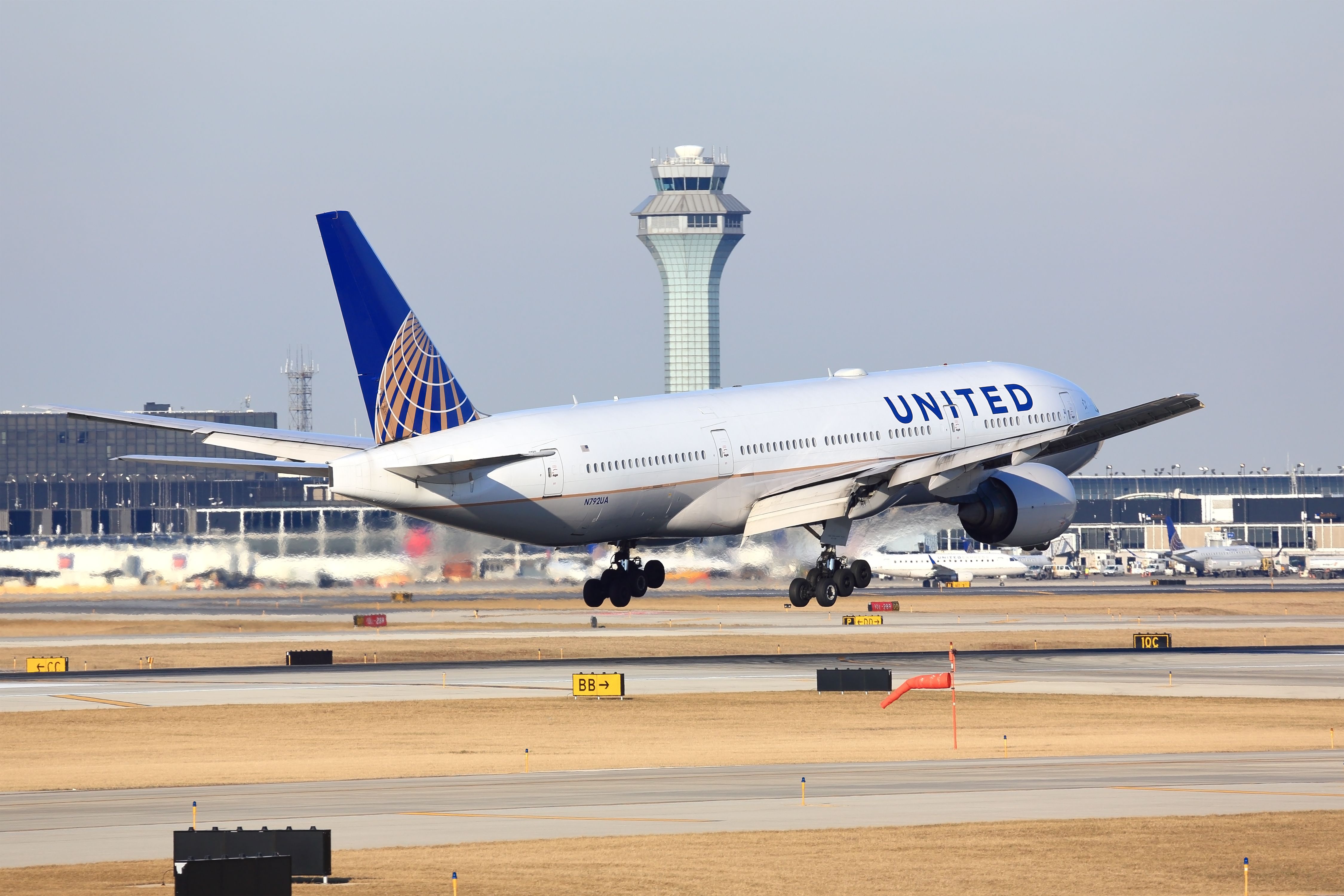 United Airlines B777 at ORD