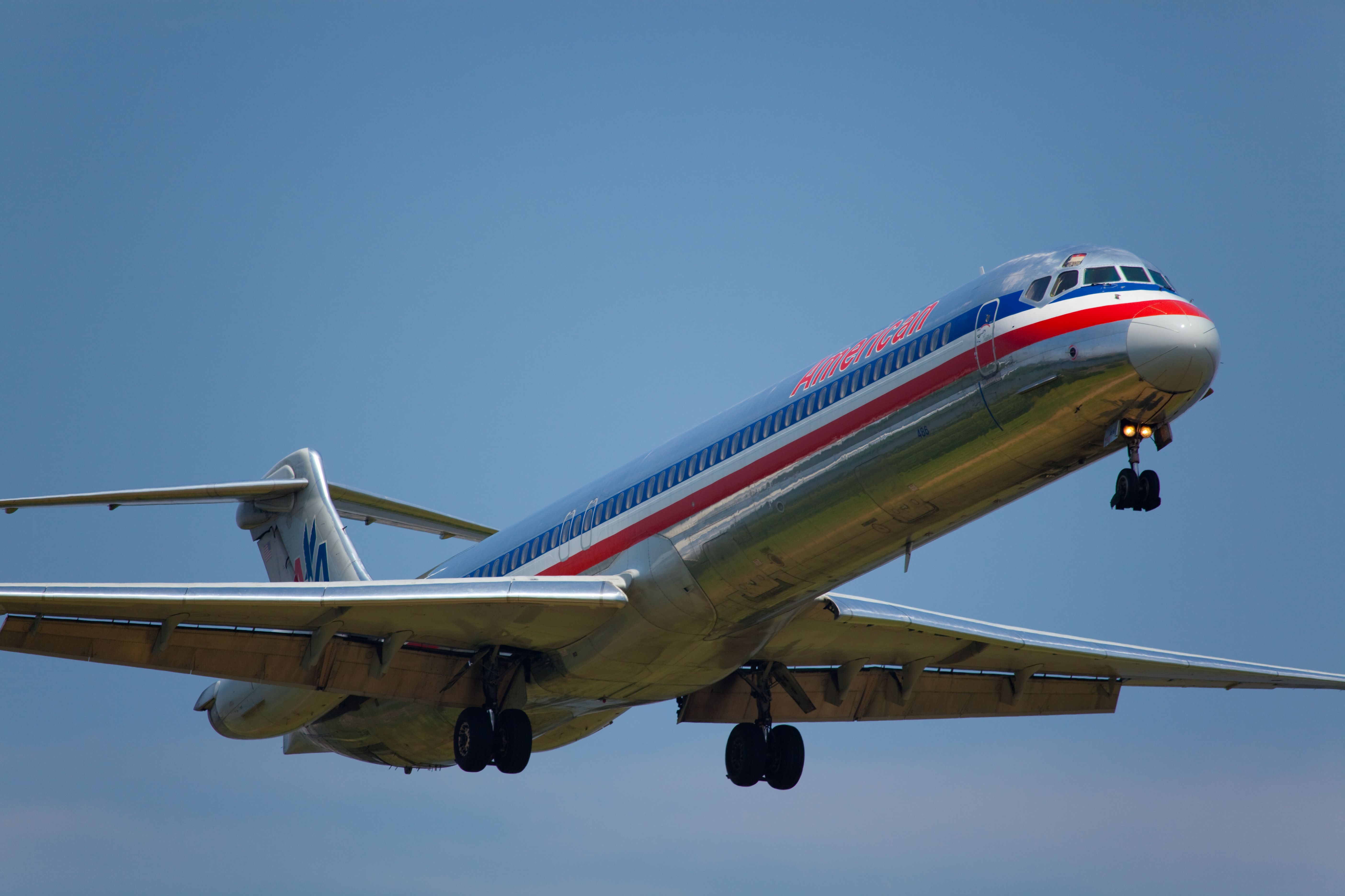 American Airlines McDonnell Douglas MD-80