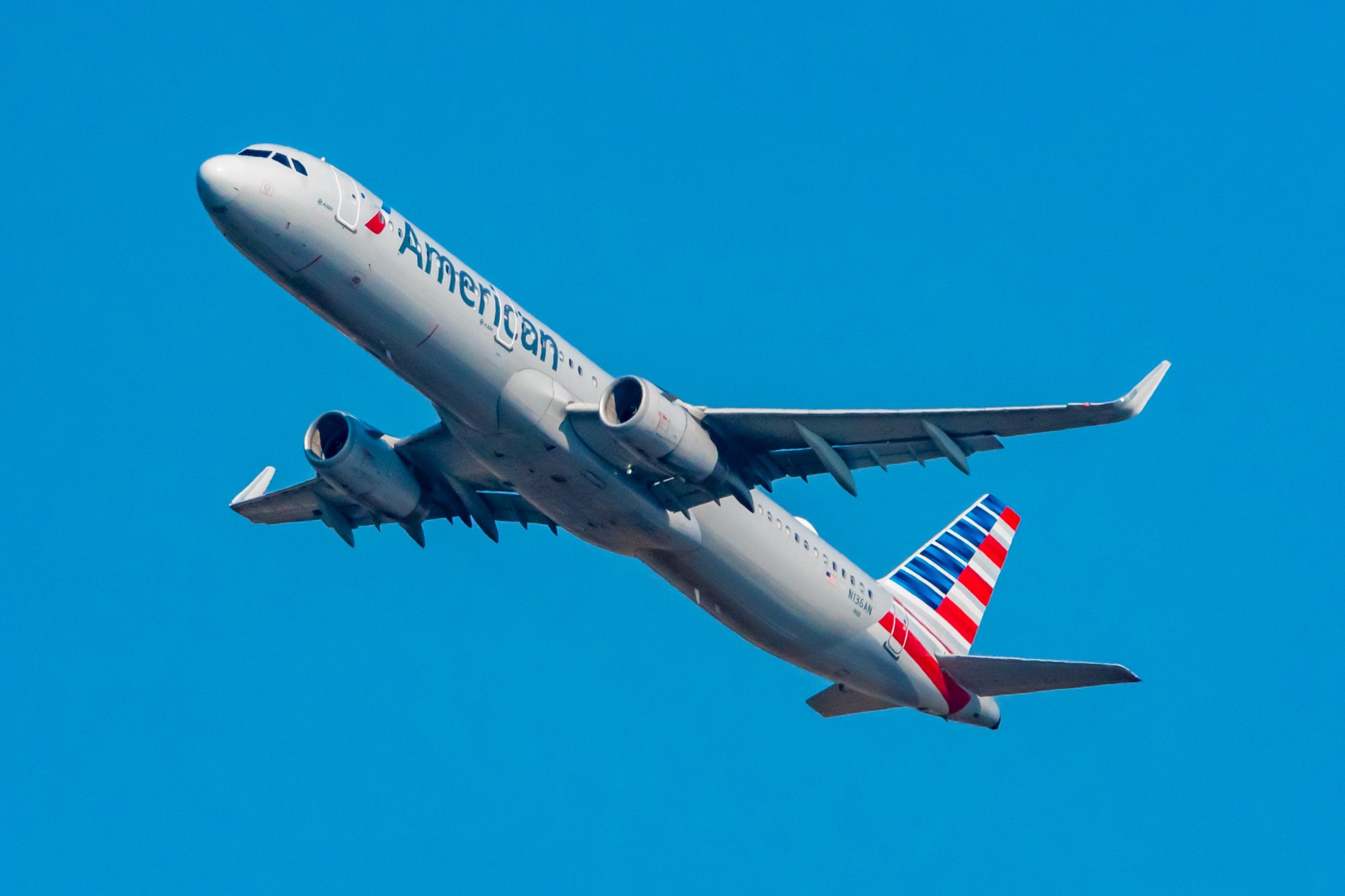 SimpleFlying_American Airlines A321 Rising Aggressively_JAK-4x3