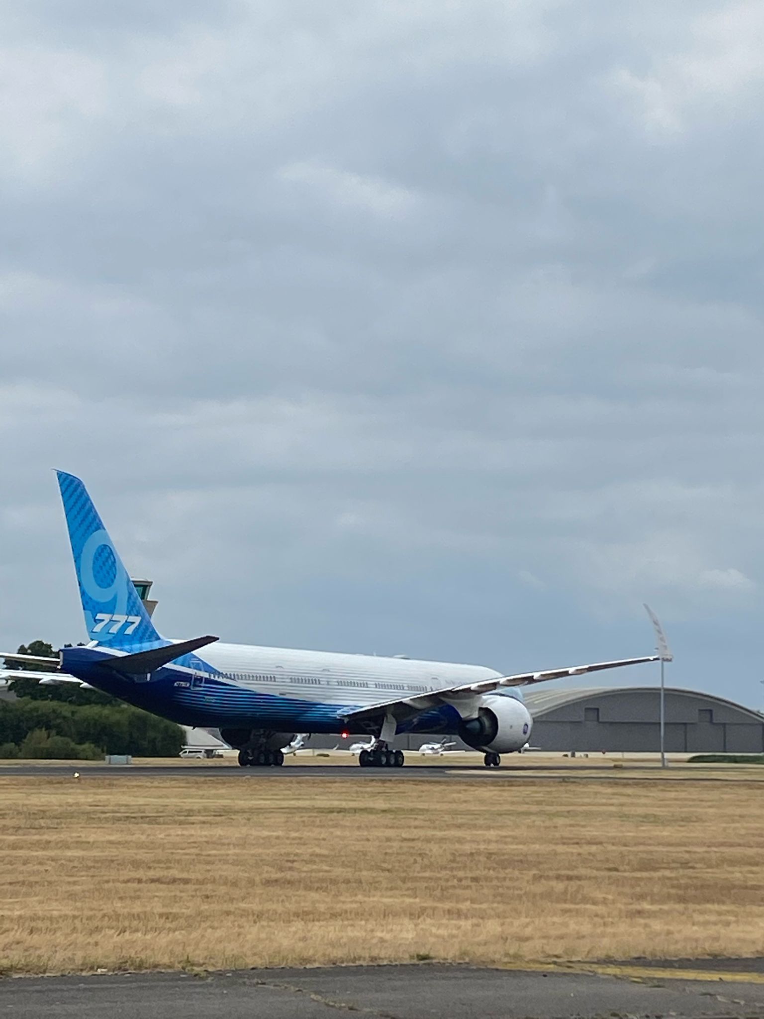 Boeing 777X performing at Farnborough Airshow 