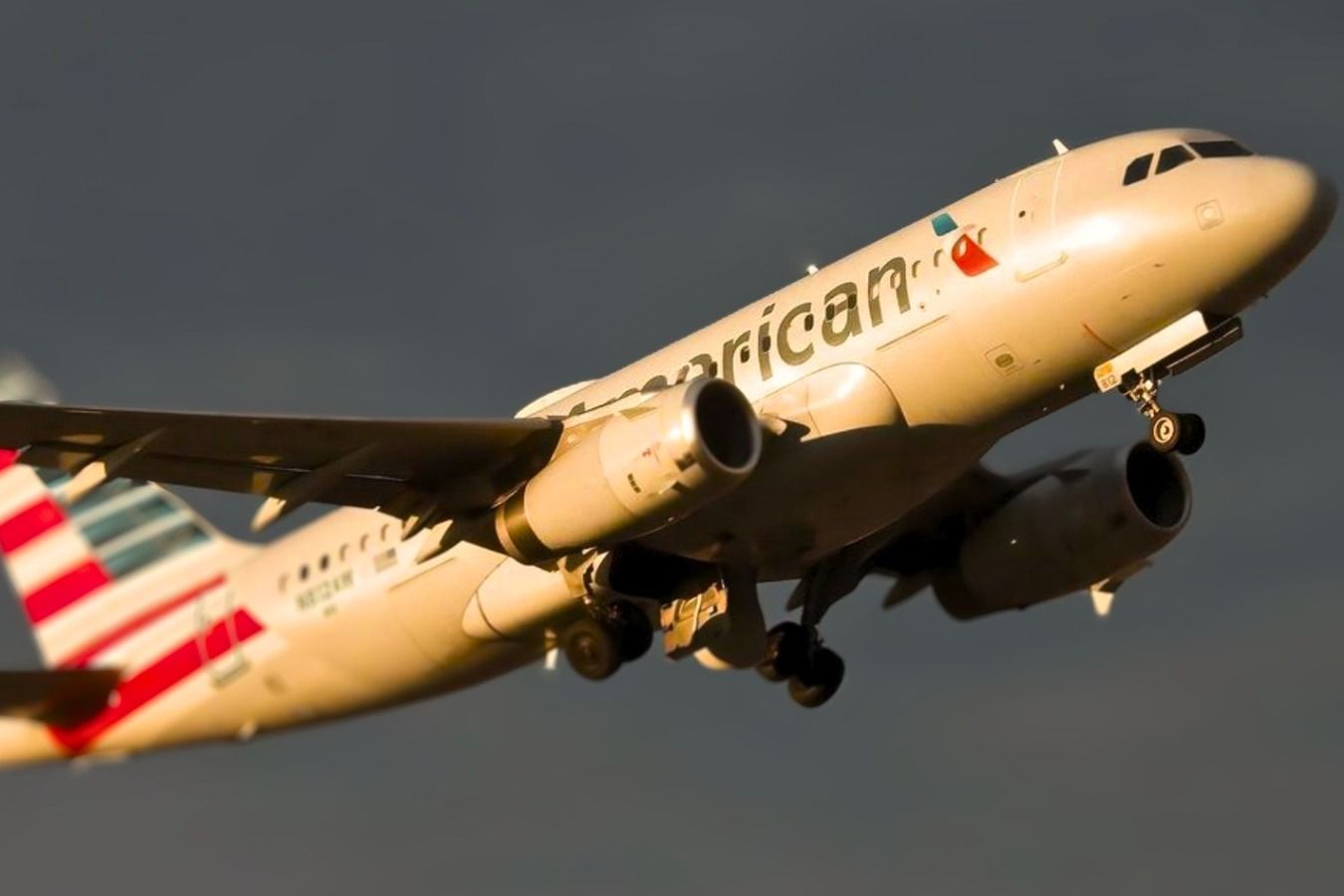 American Airlines A319 departs AUS