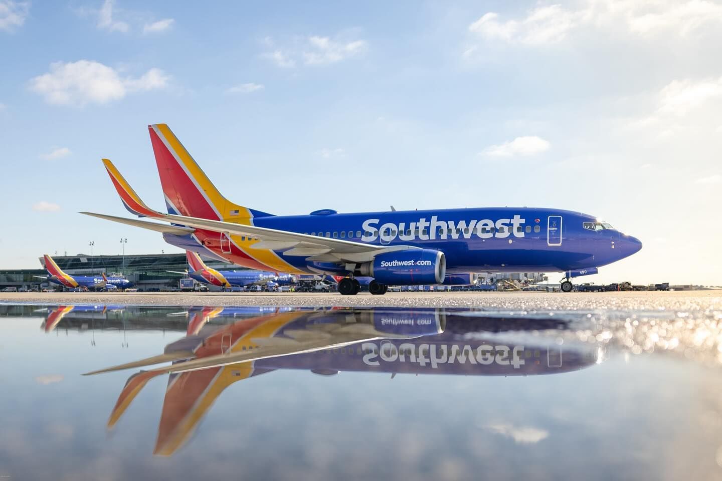 Southwest Airlines Boeing 737-7H4, water reflection.