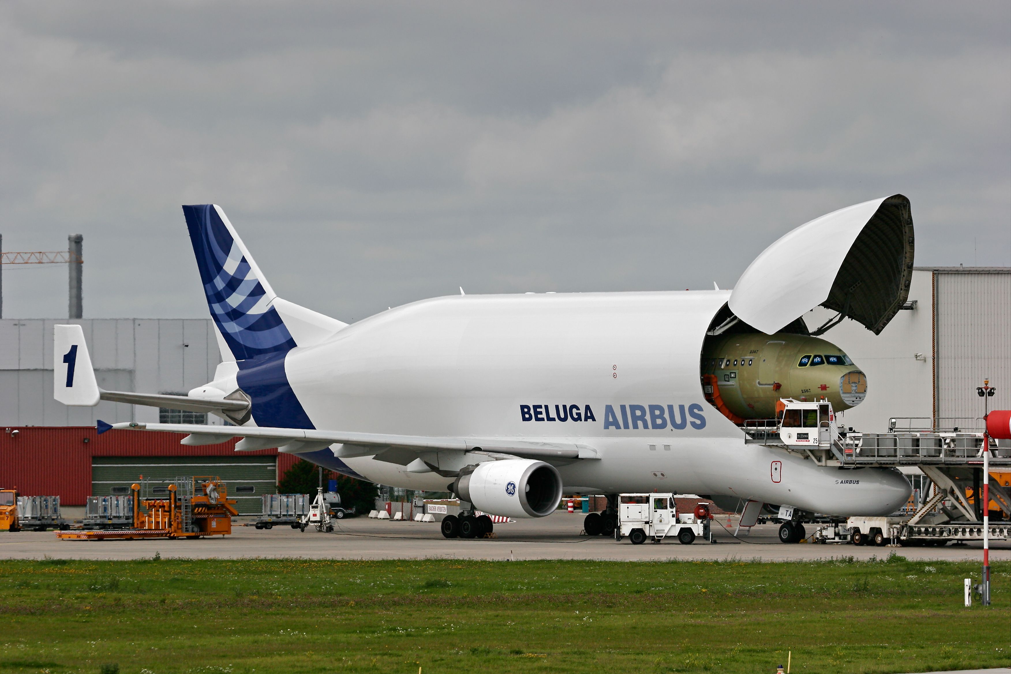 Airbus Beluga delivering an A320 fuselage to Hamburg XFW shutterstock_571504087