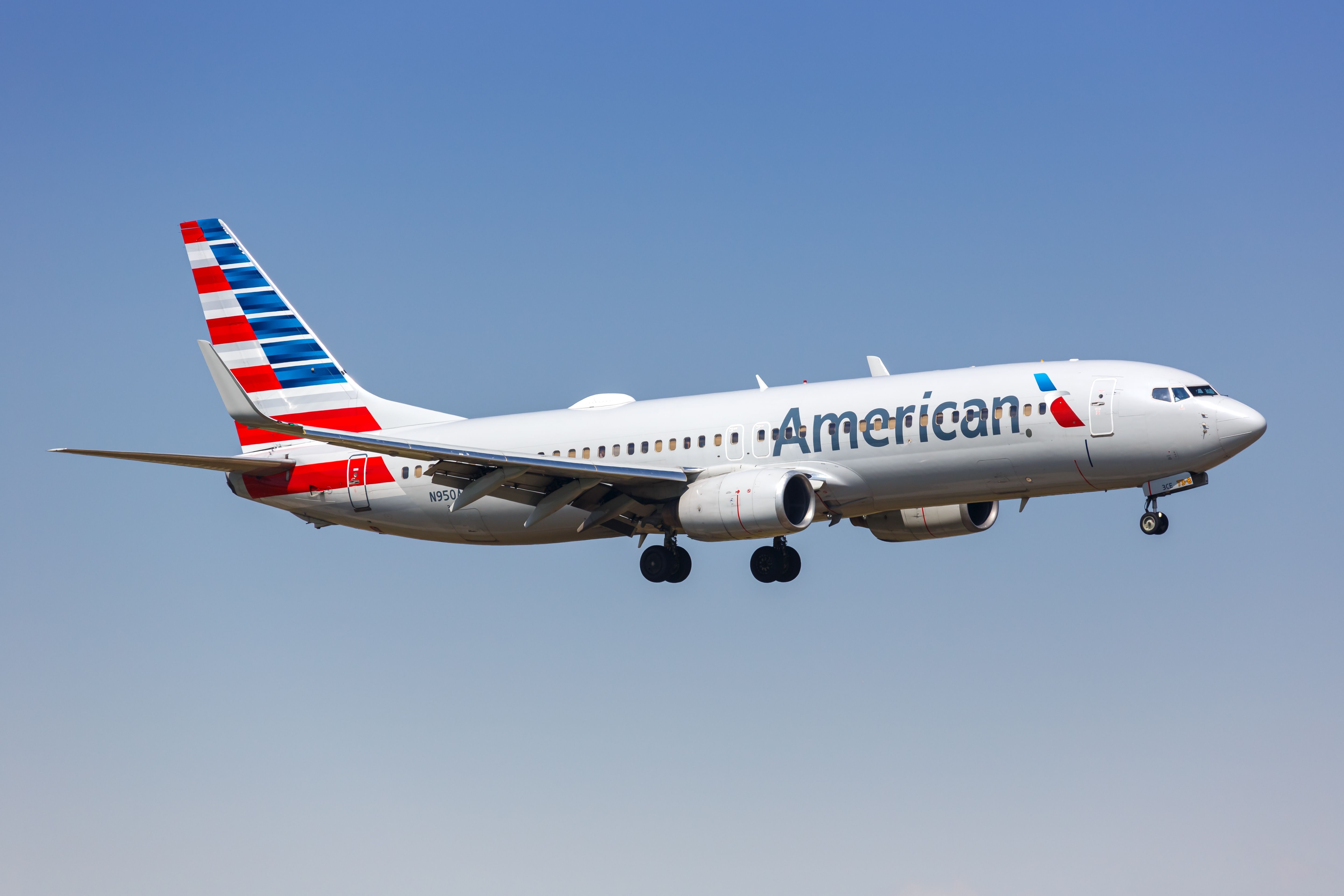American Airlines Boeing 737-800 landing at Dallas Fort Worth International Airport DFW shutterstock_2418144695