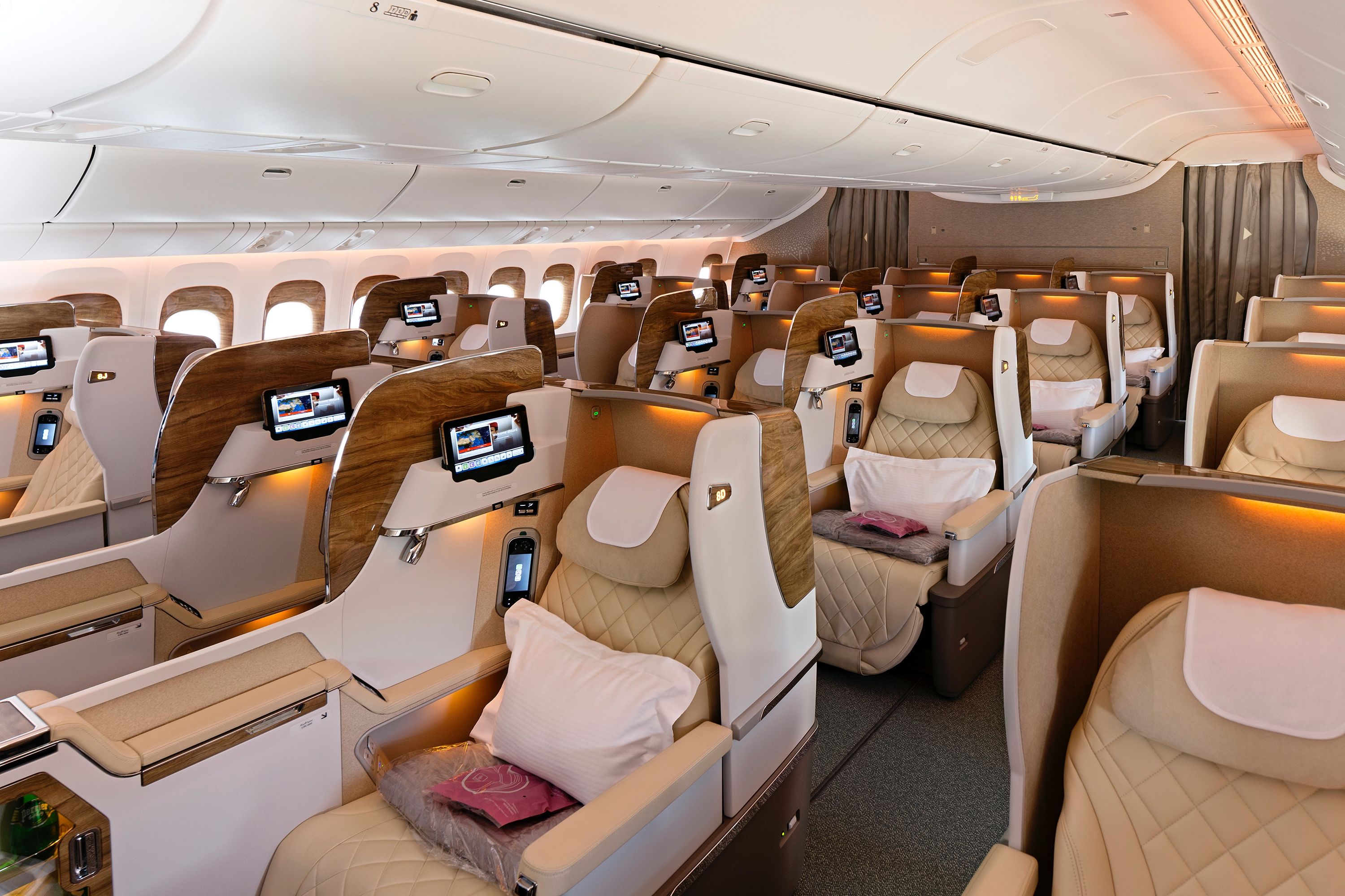 business-class-cabin-on-boeing-777---300er-474035-2