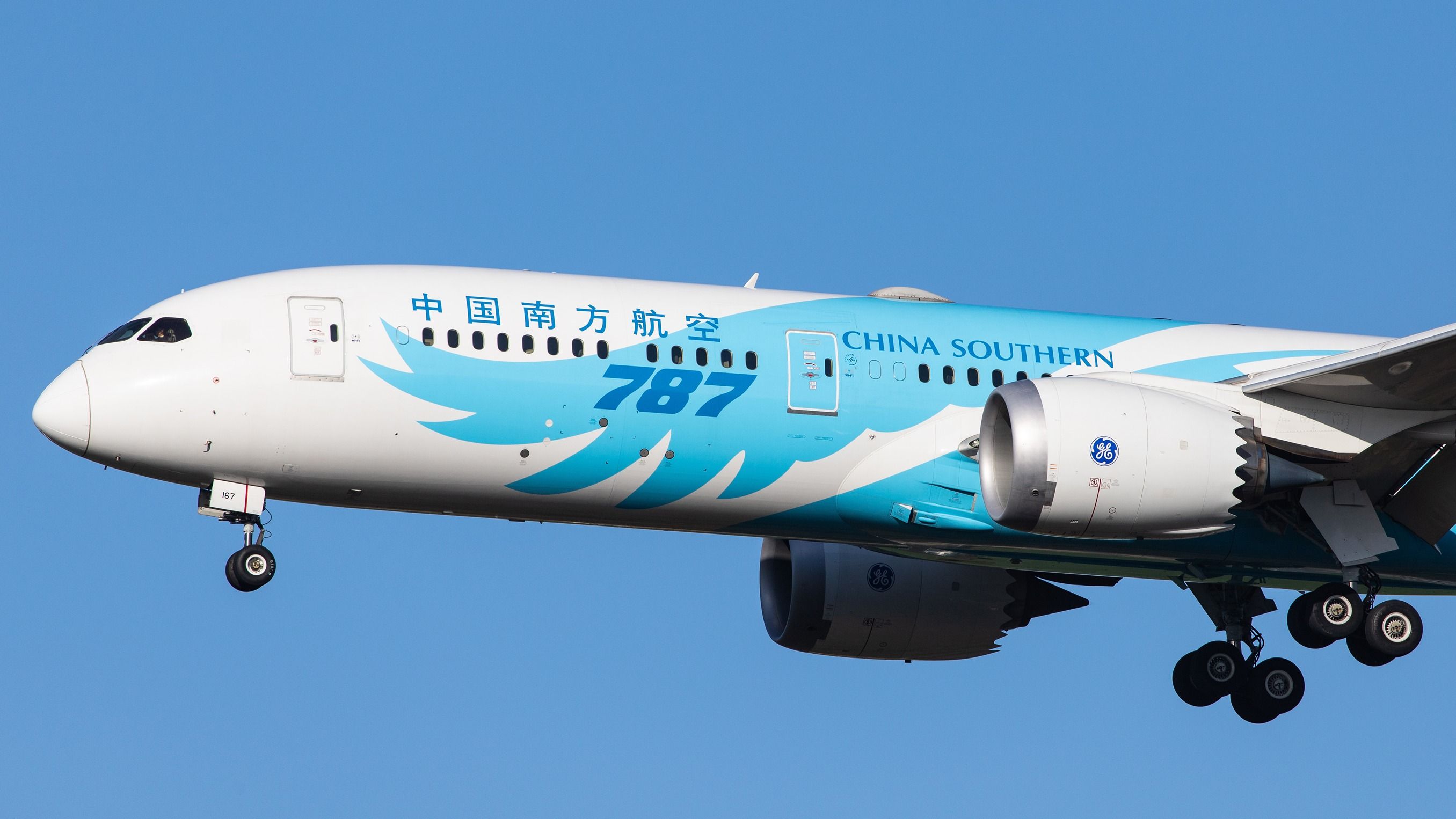 A China Southern Airlines Boeing 787-9 flying in the sky.