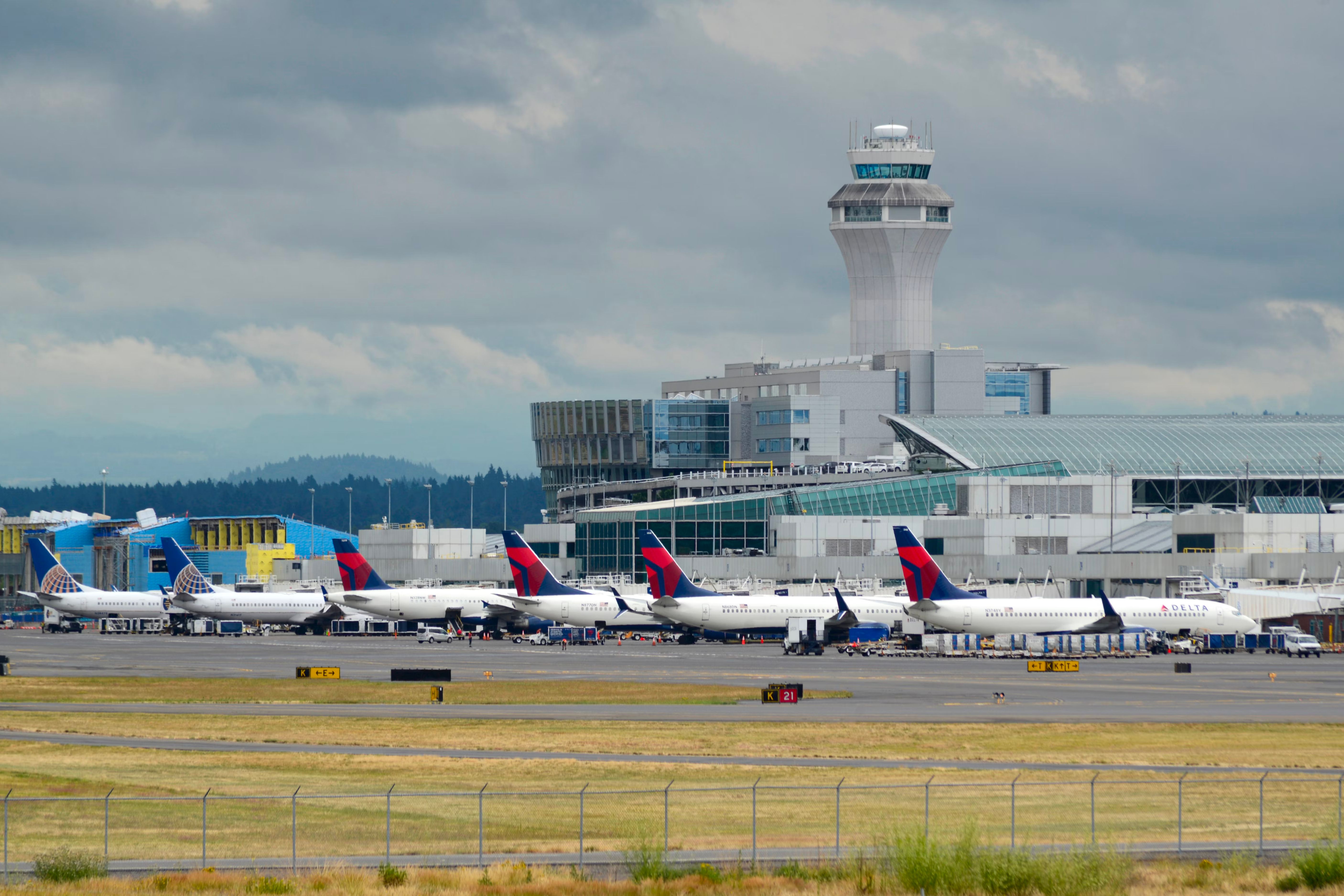 United Airlines and Delta Airlines aircraft at Portland International Airport.