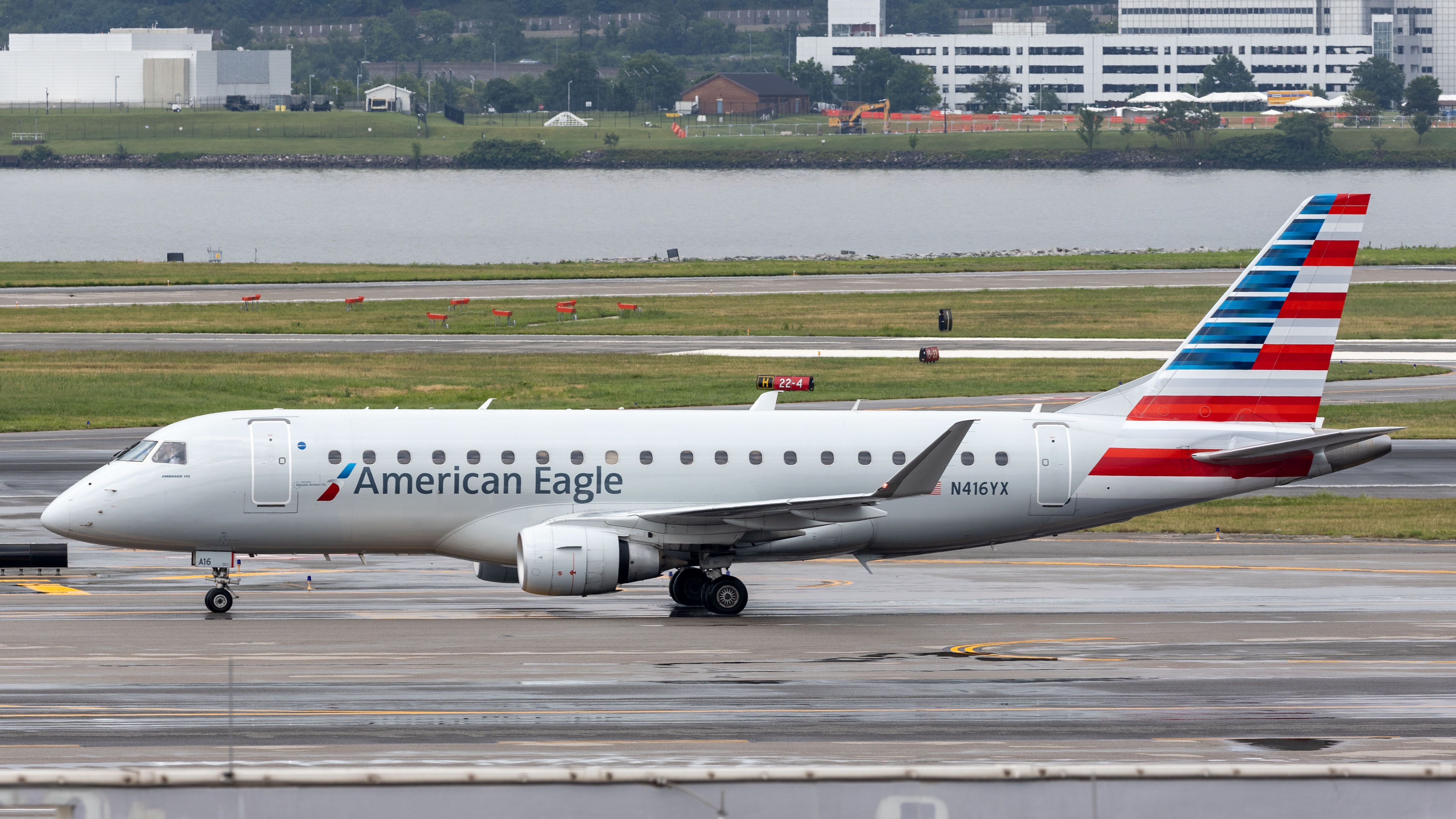 Investigators: American Eagle Embraer E170 Crew That Landed On The ...