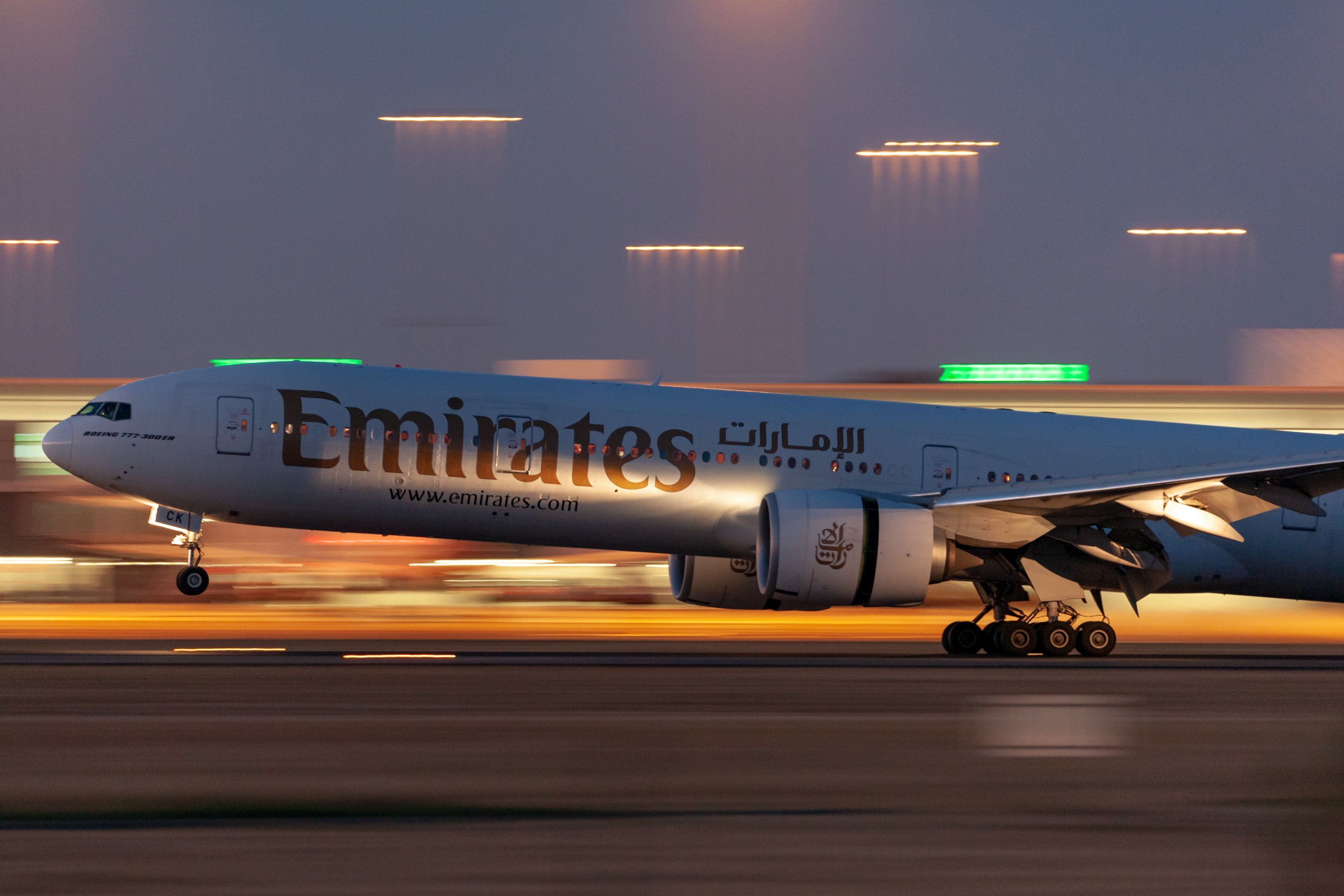 Emirates 777-300ER landing shutterstock_1305426019