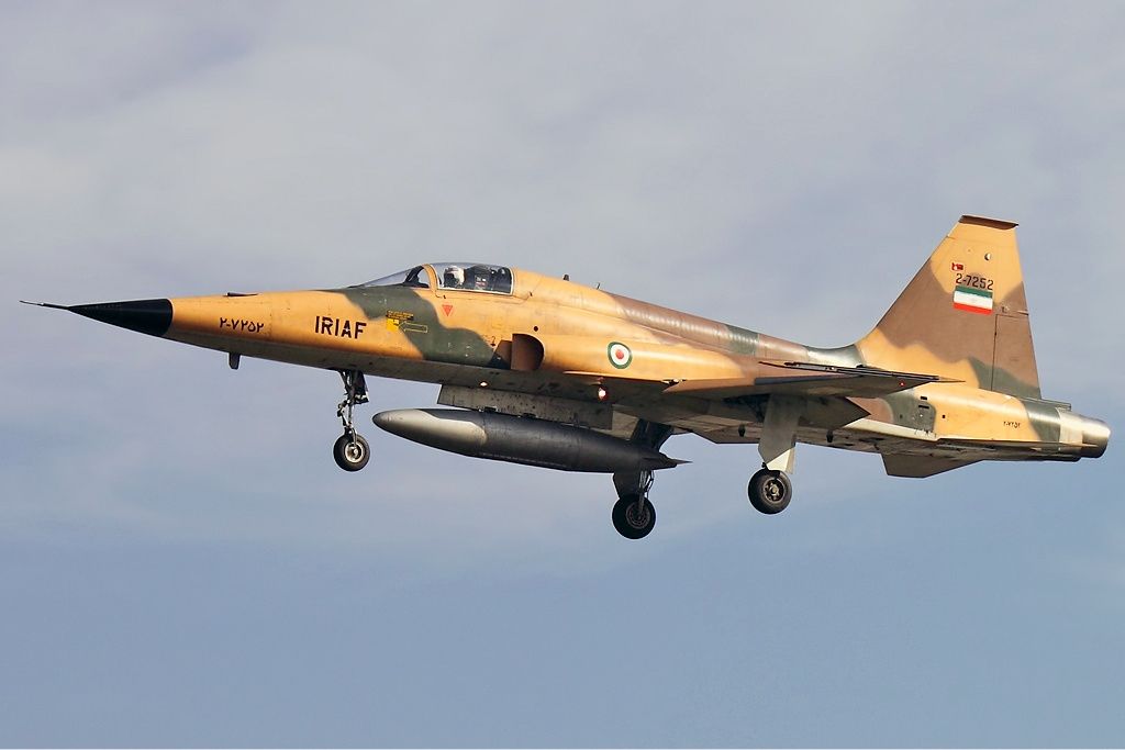 An Iranian Northrop F-5 flying in the sky.