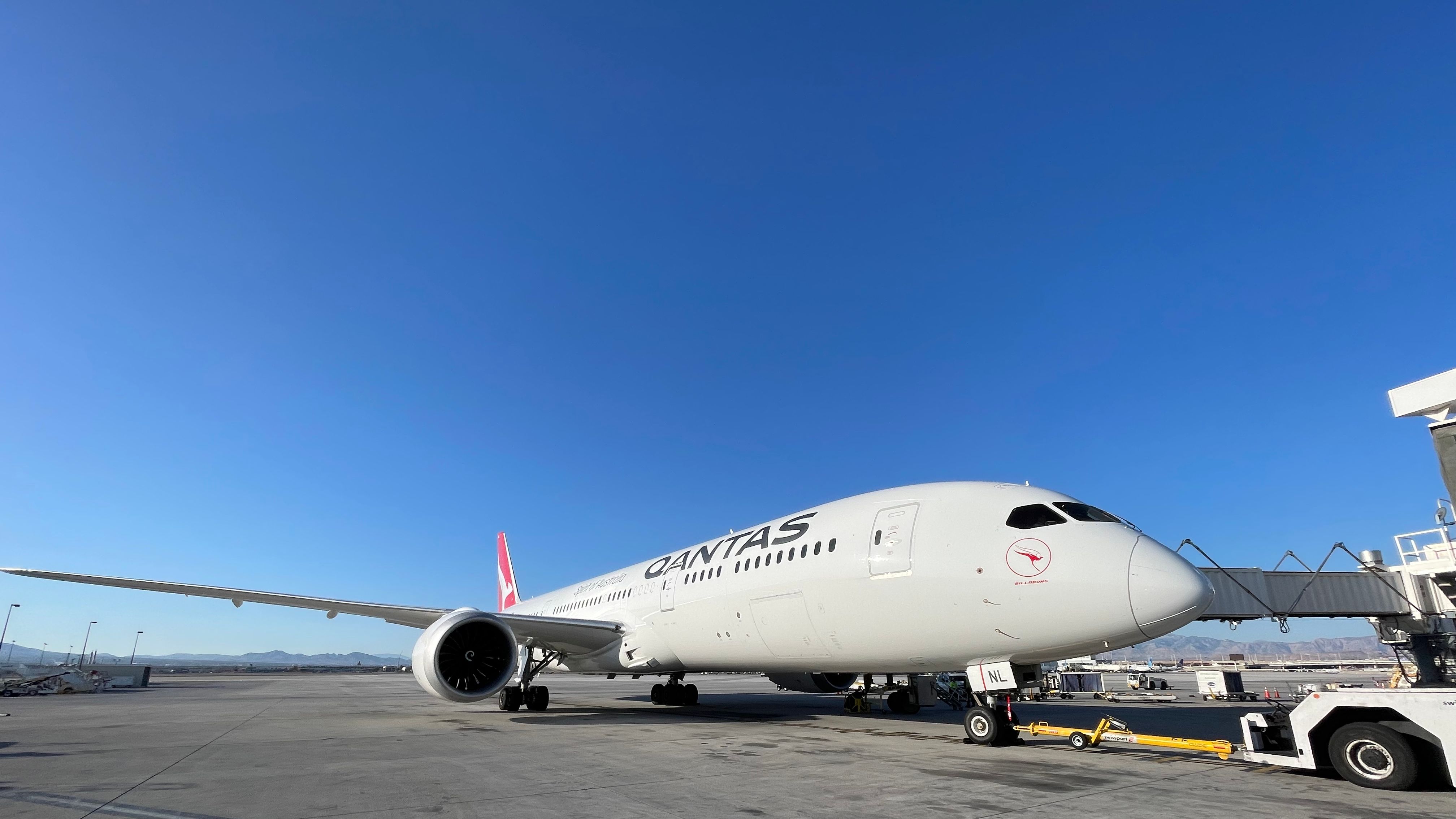 LAS Qantas 787-1