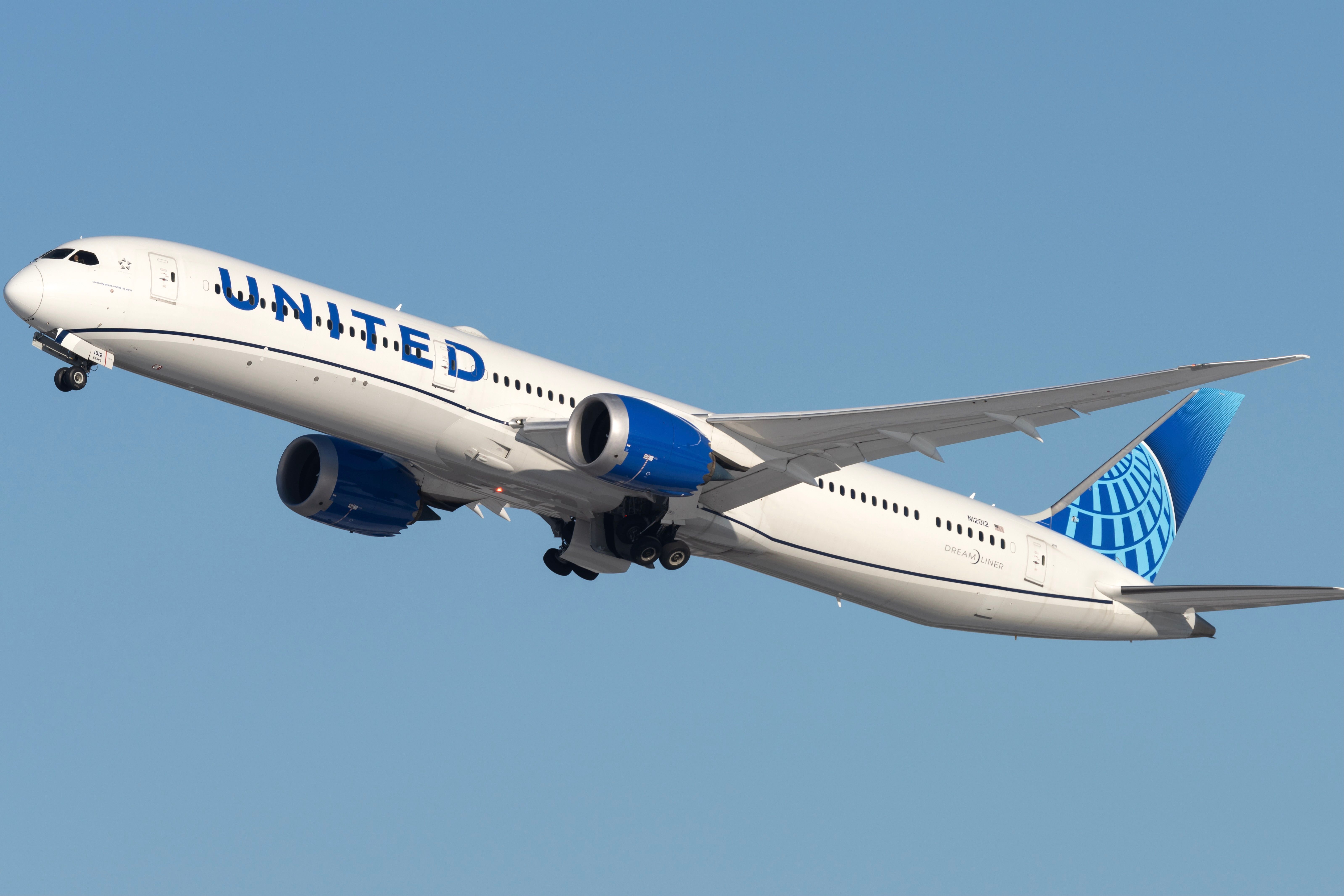 N12012 United Airlines Boeing 787-10 Dreamliner