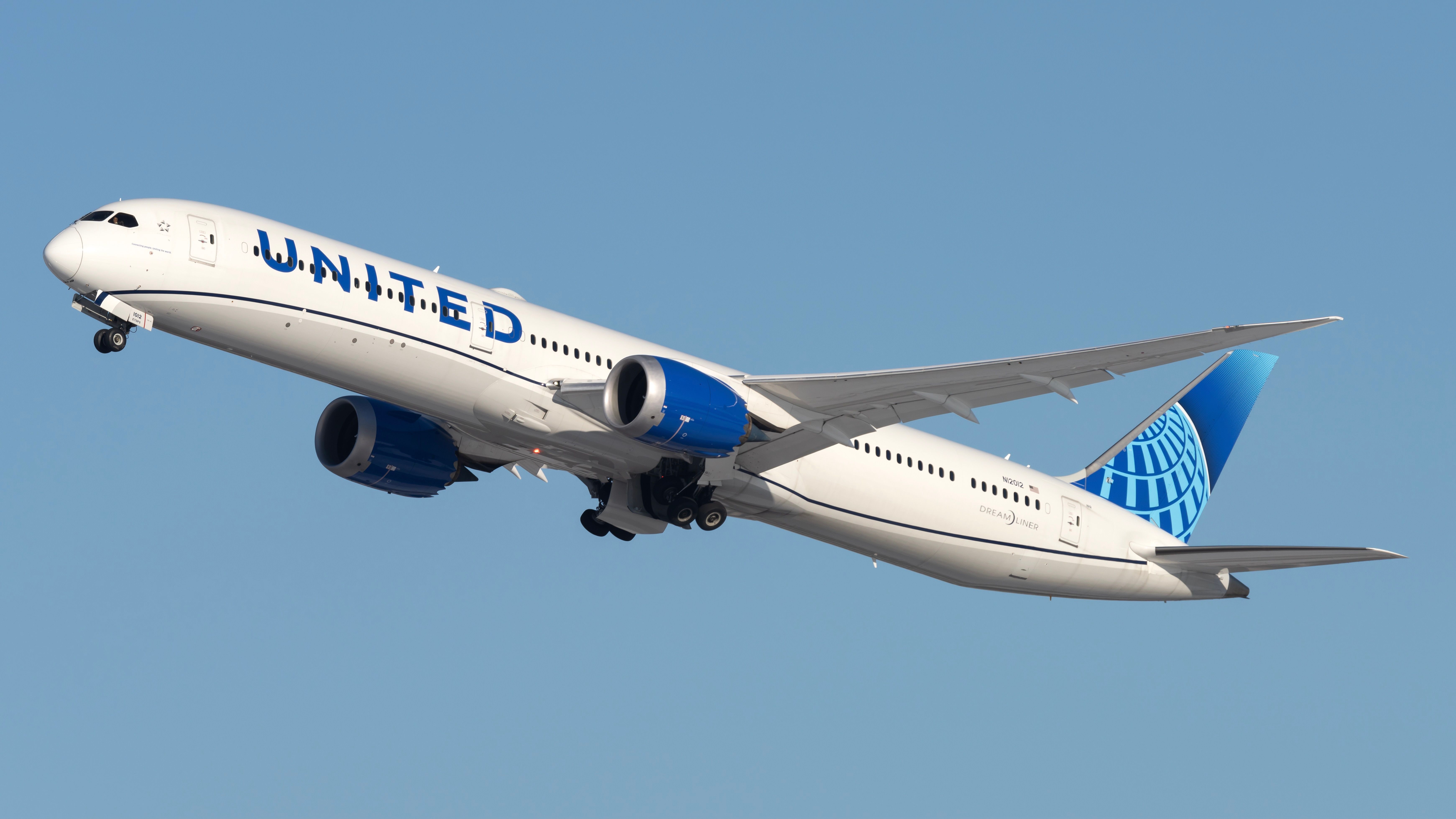 N12012 United Airlines Boeing 787-10 Dreamliner 