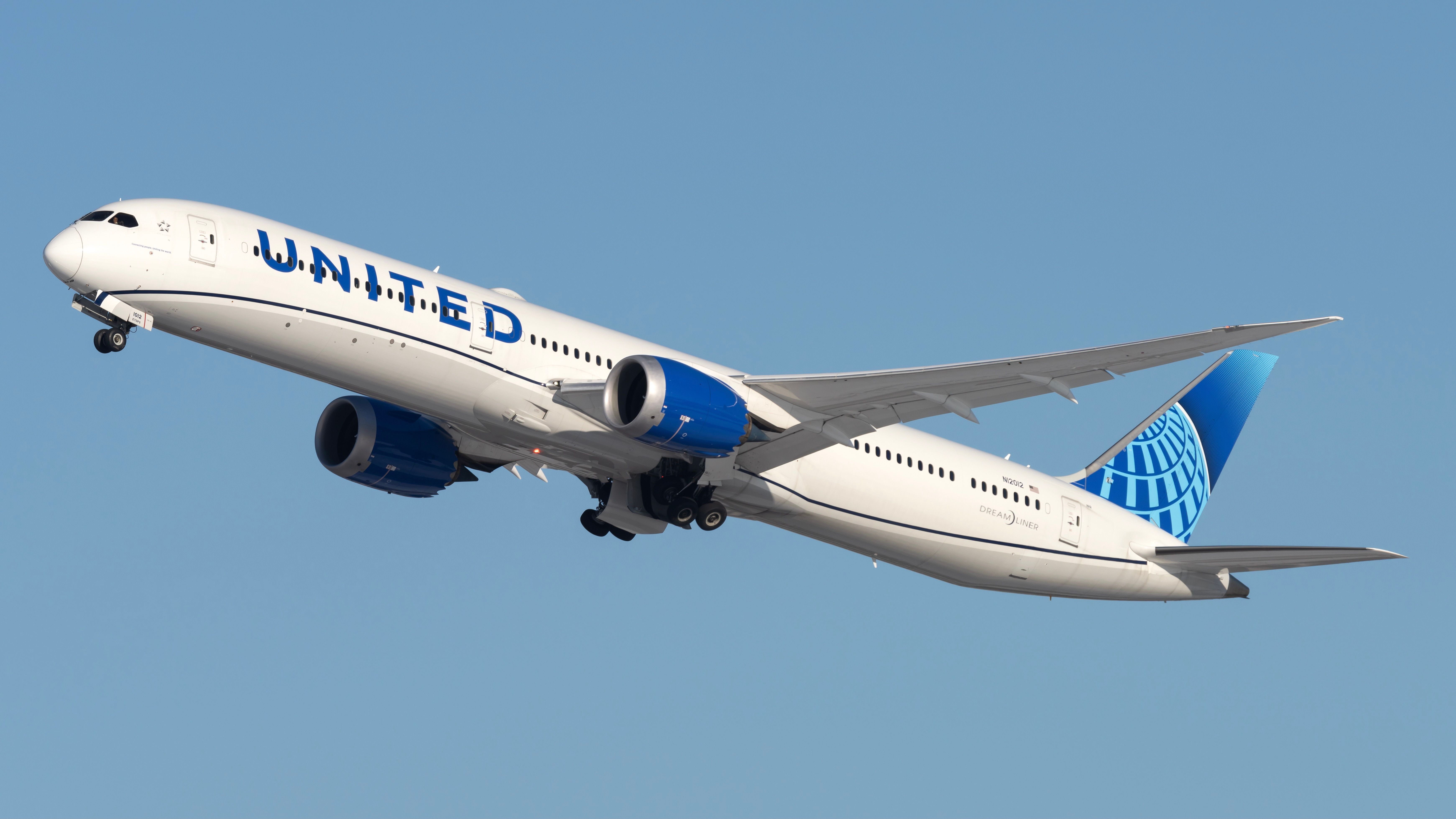 United Airlines’ widebody flight count in August fell more than any other top 10 airline