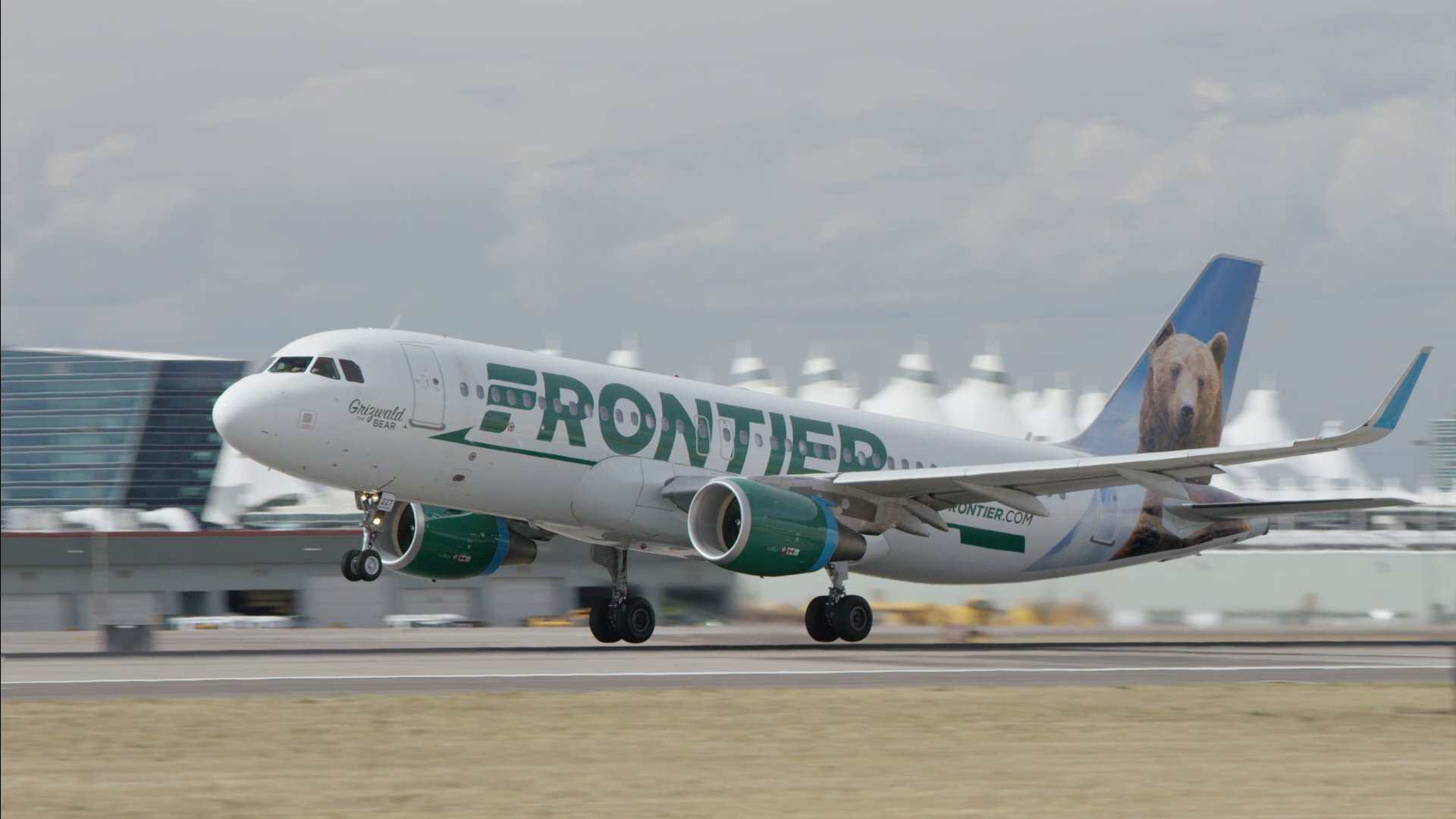 Frontier Airlines plane at DEN