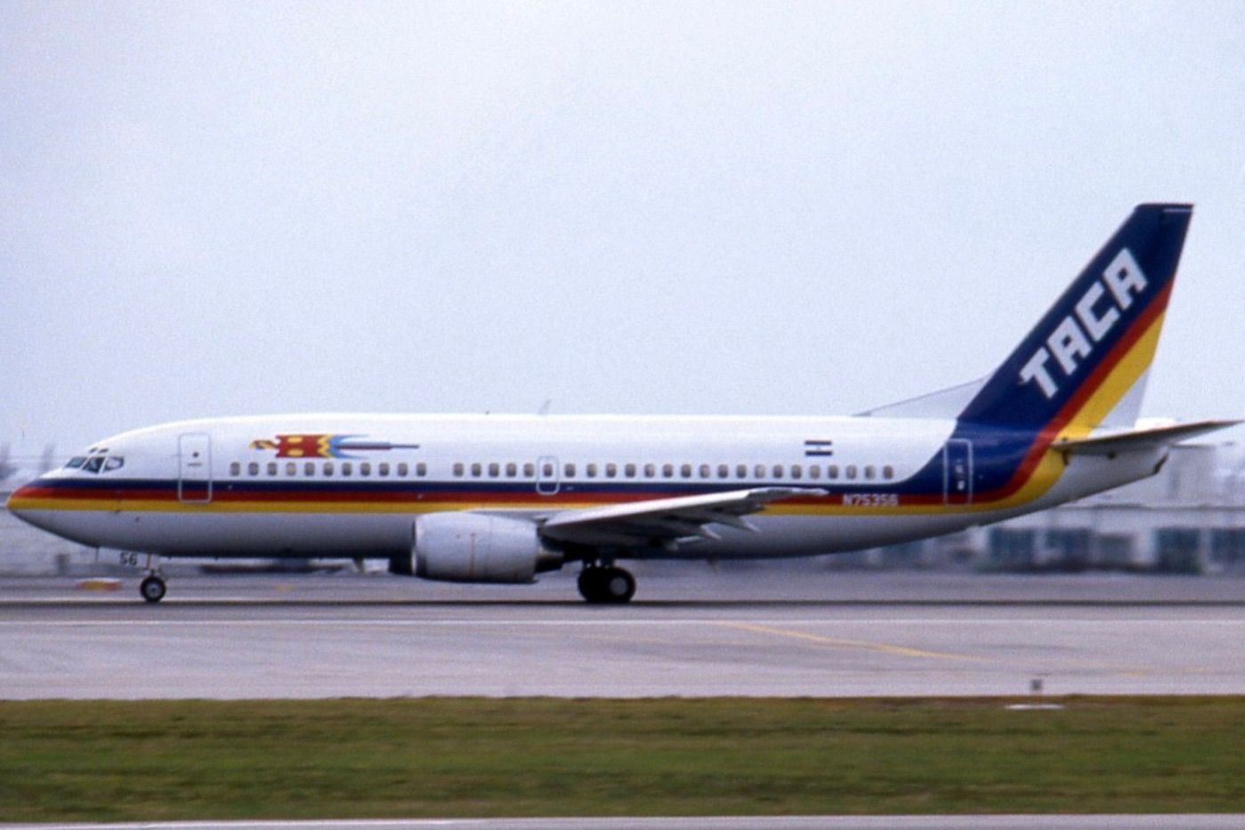 N75356 Boeing 737-300 TACA International Airlines, Miami June 1989