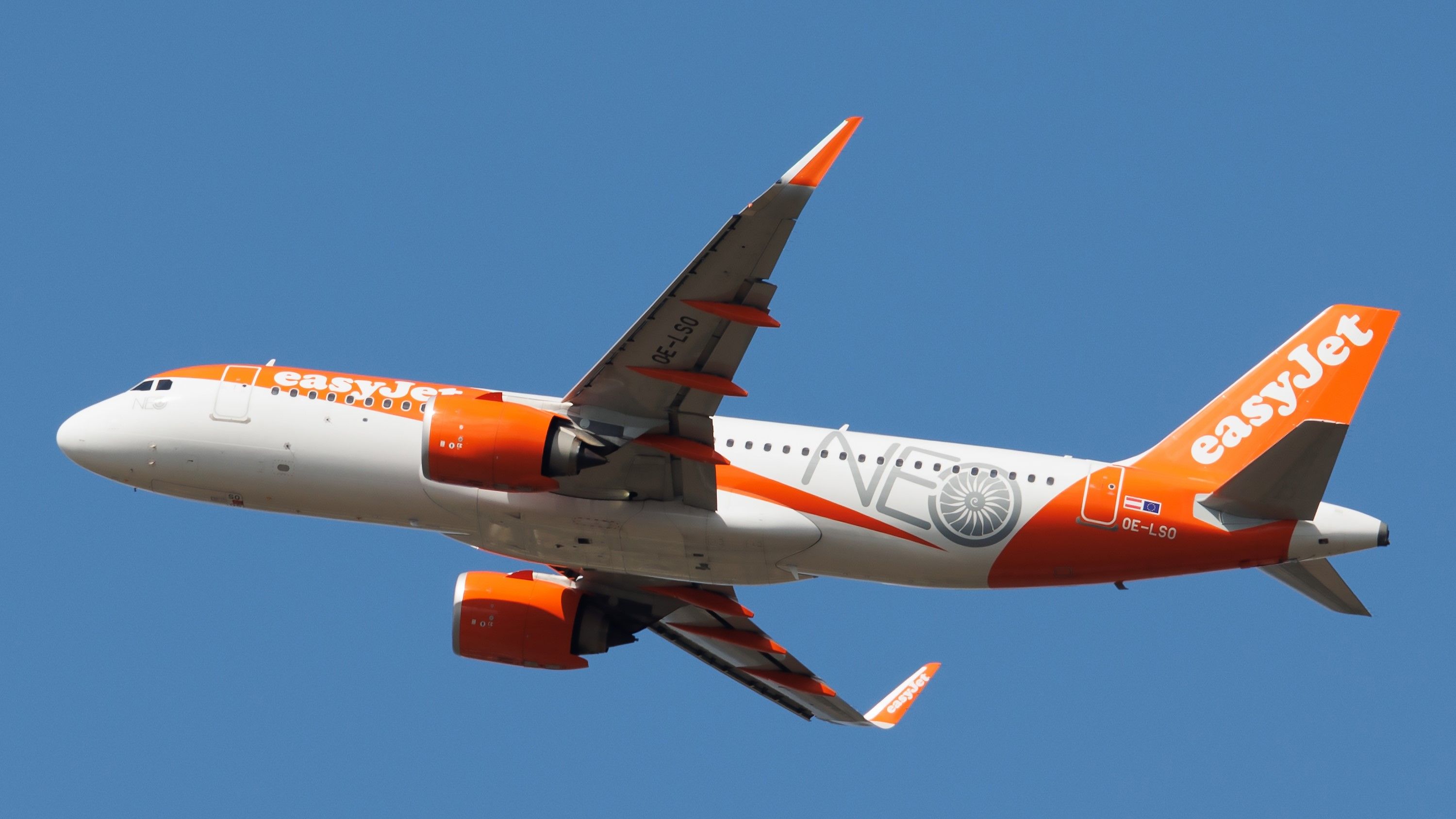 An easyJet Airbus A320neo Flying in the sky.