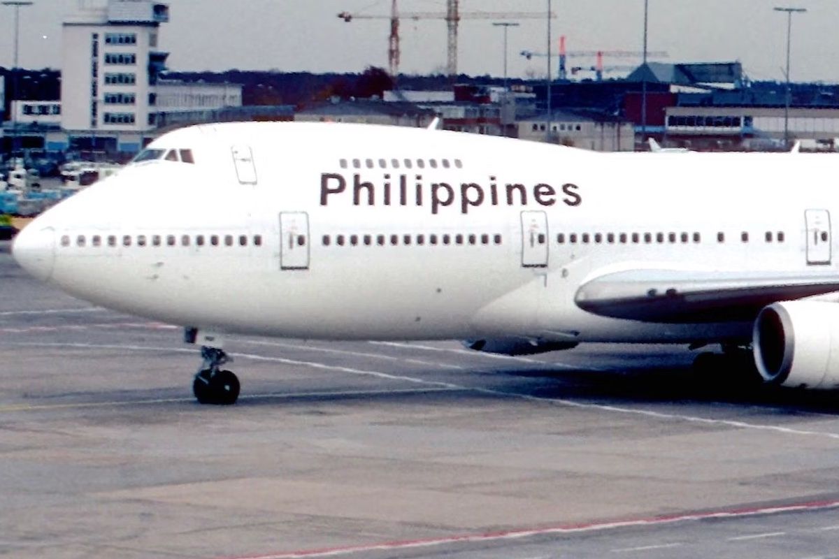 philippine_airlines_boeing_747-283b_-m-_ei-bwf-_december_1988_-5669249917-1