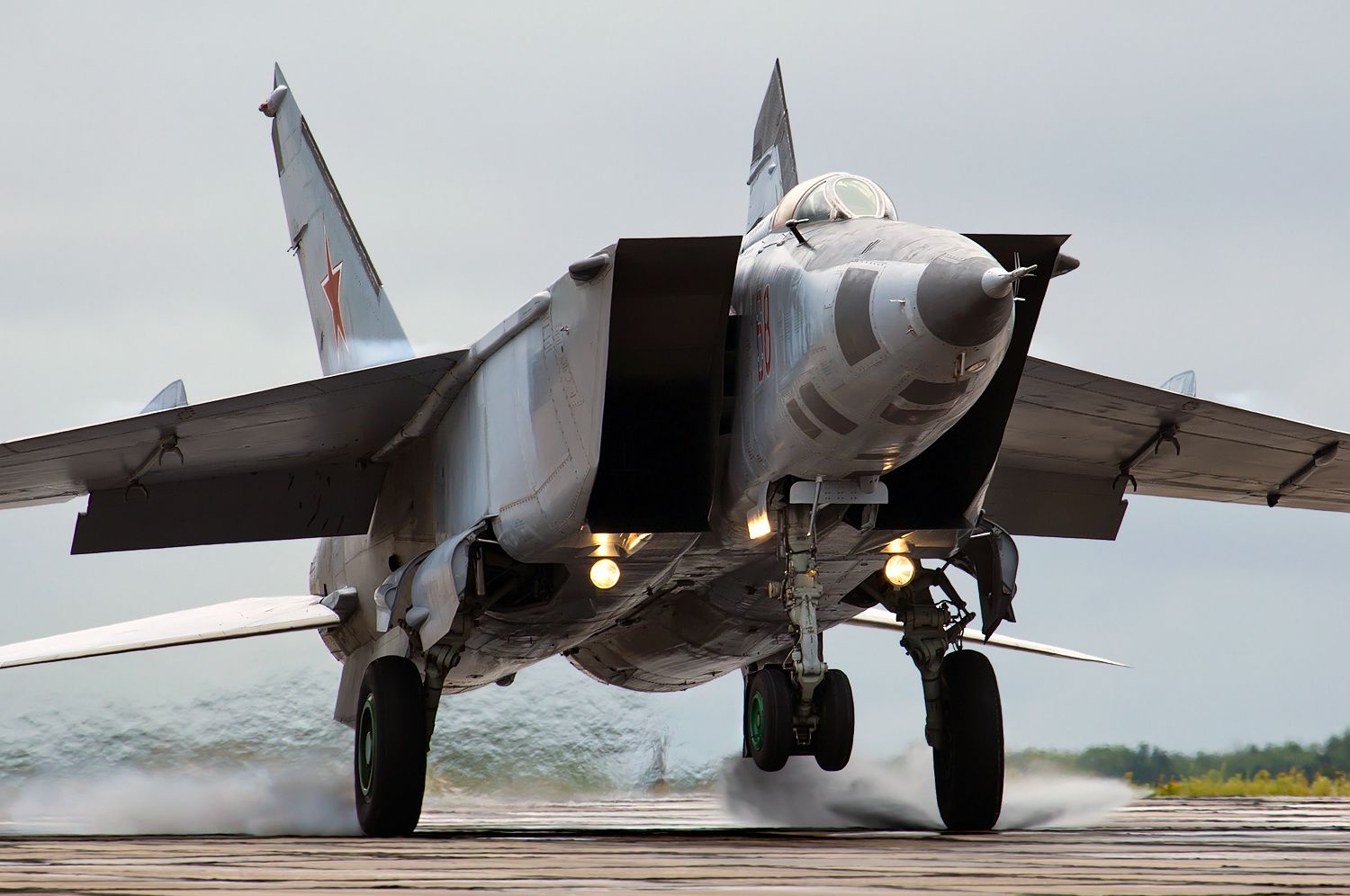 A Russian Air Force Mikoyan-Gurevich MiG-25 just after landing.