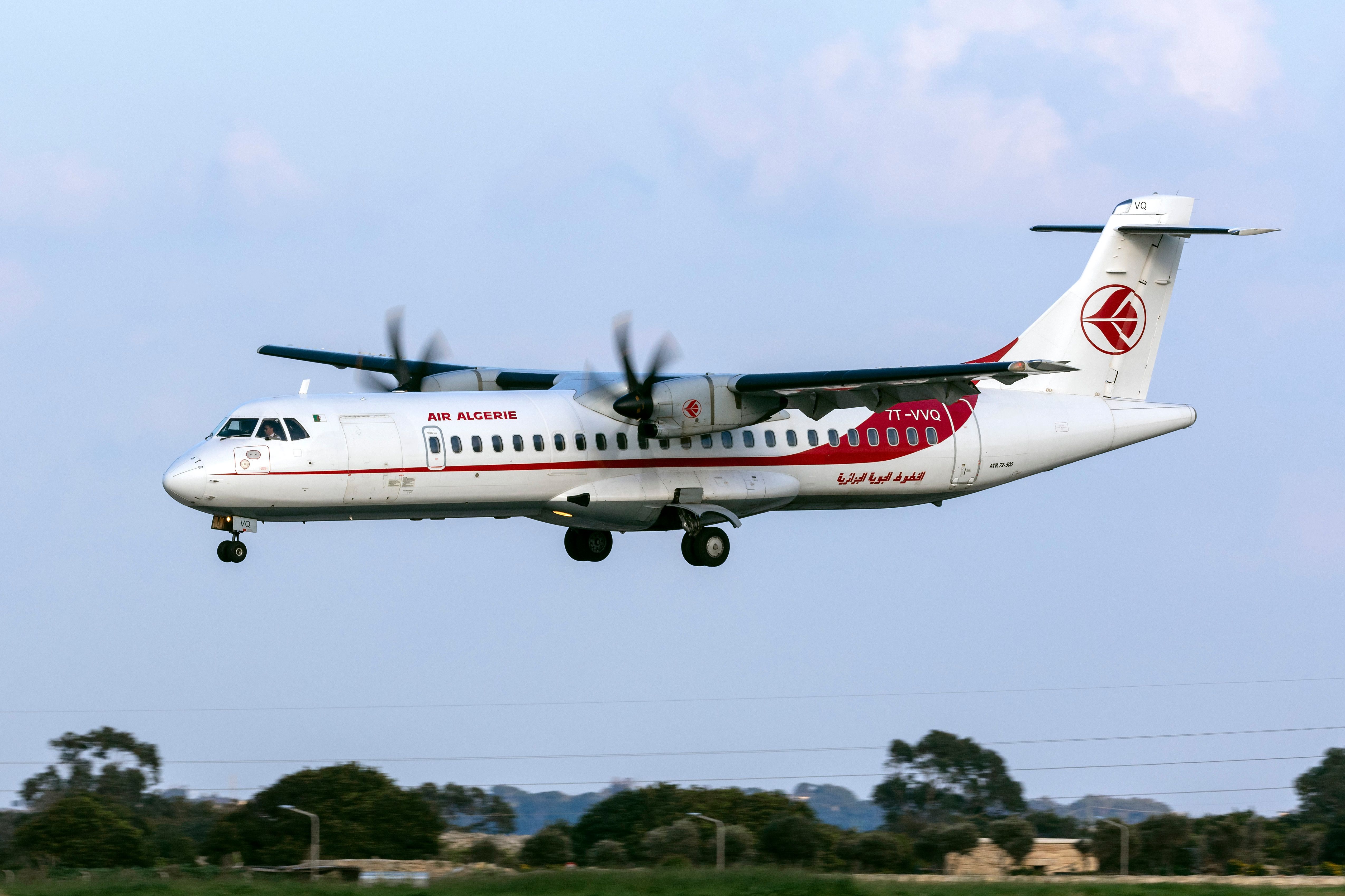 Air Algerie ATR 72 landing
