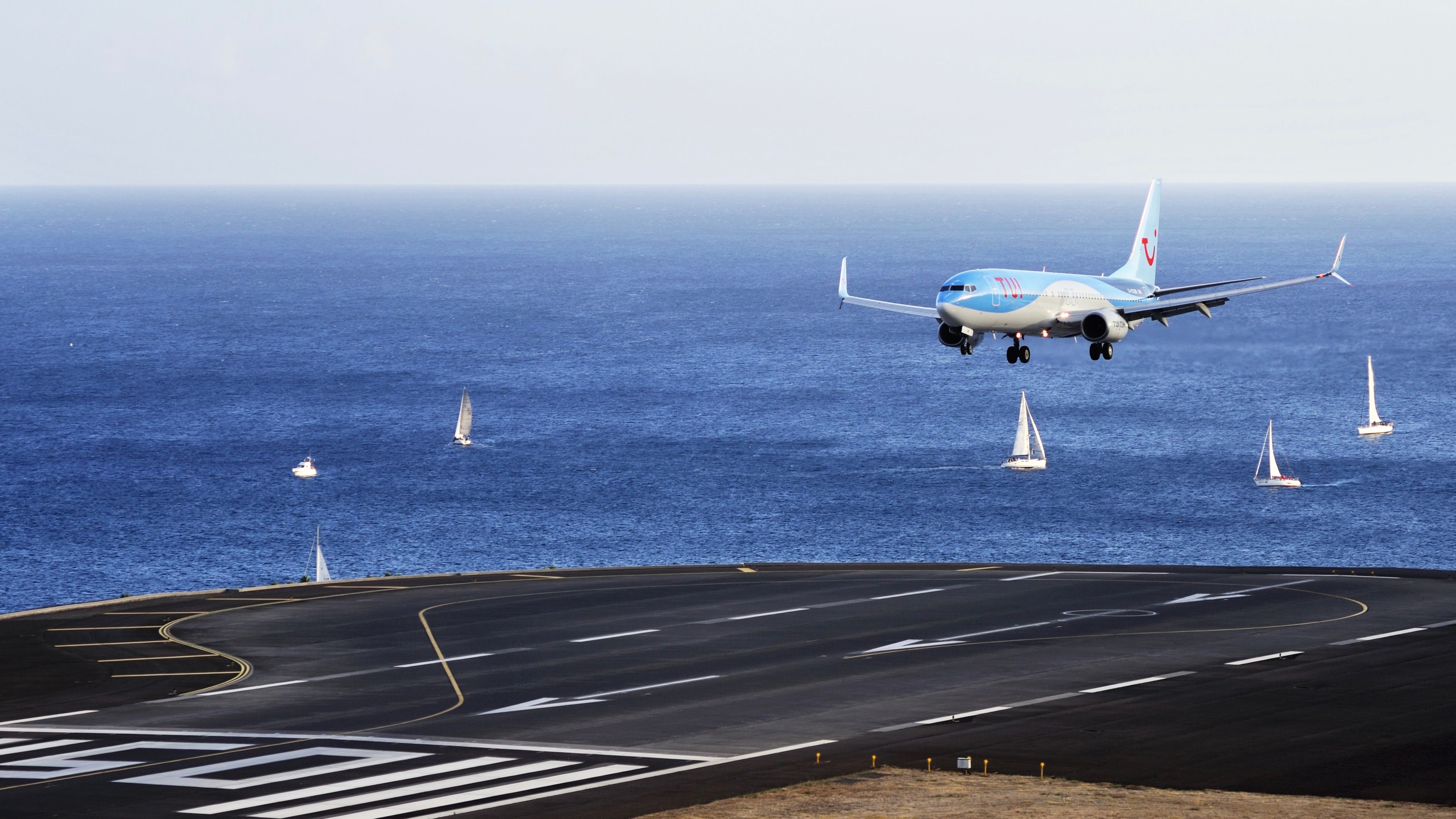 TUI Aircraft Landing in Madeira
