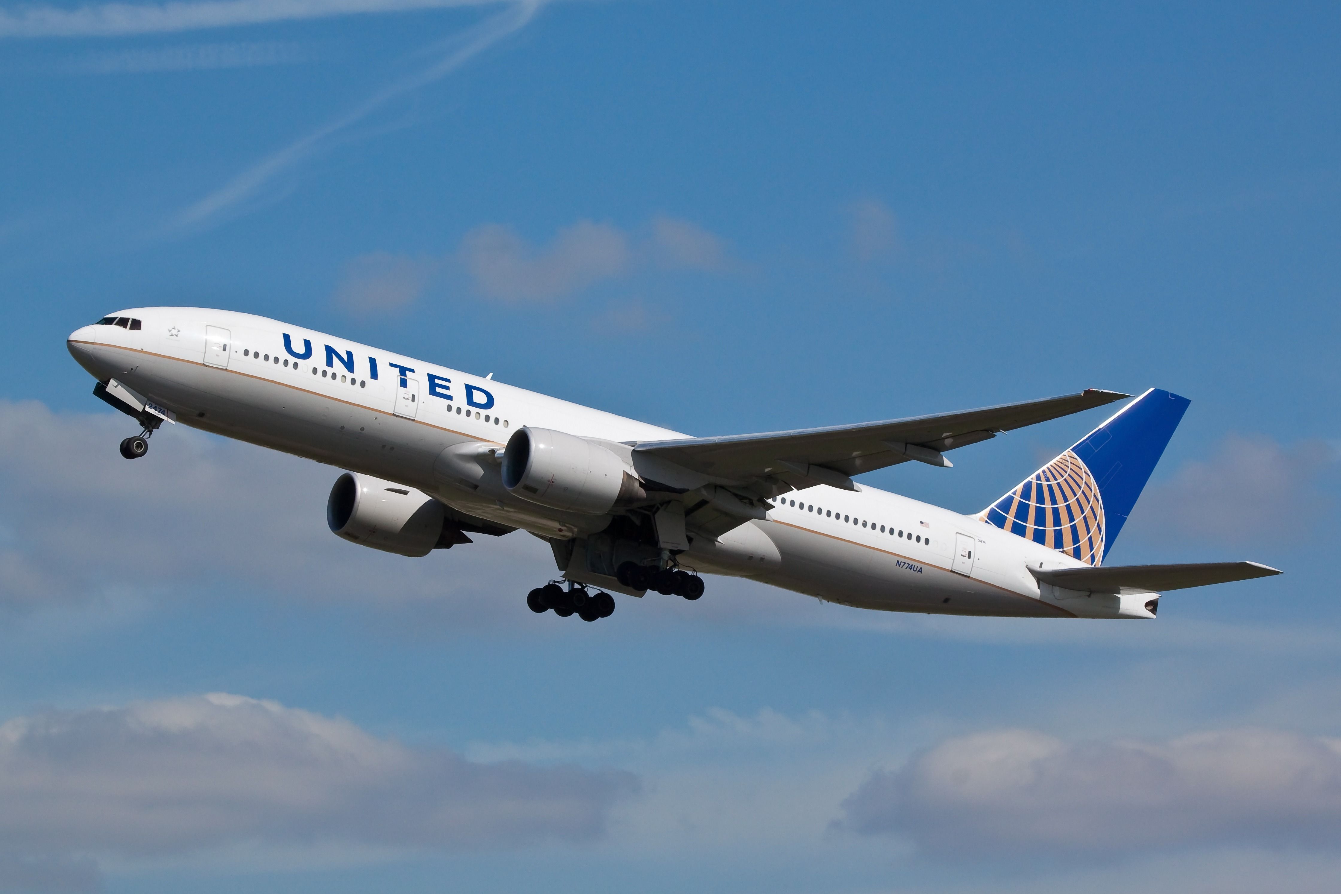 N774UA, A United Airlines Boeing 777, Flying in the sky.