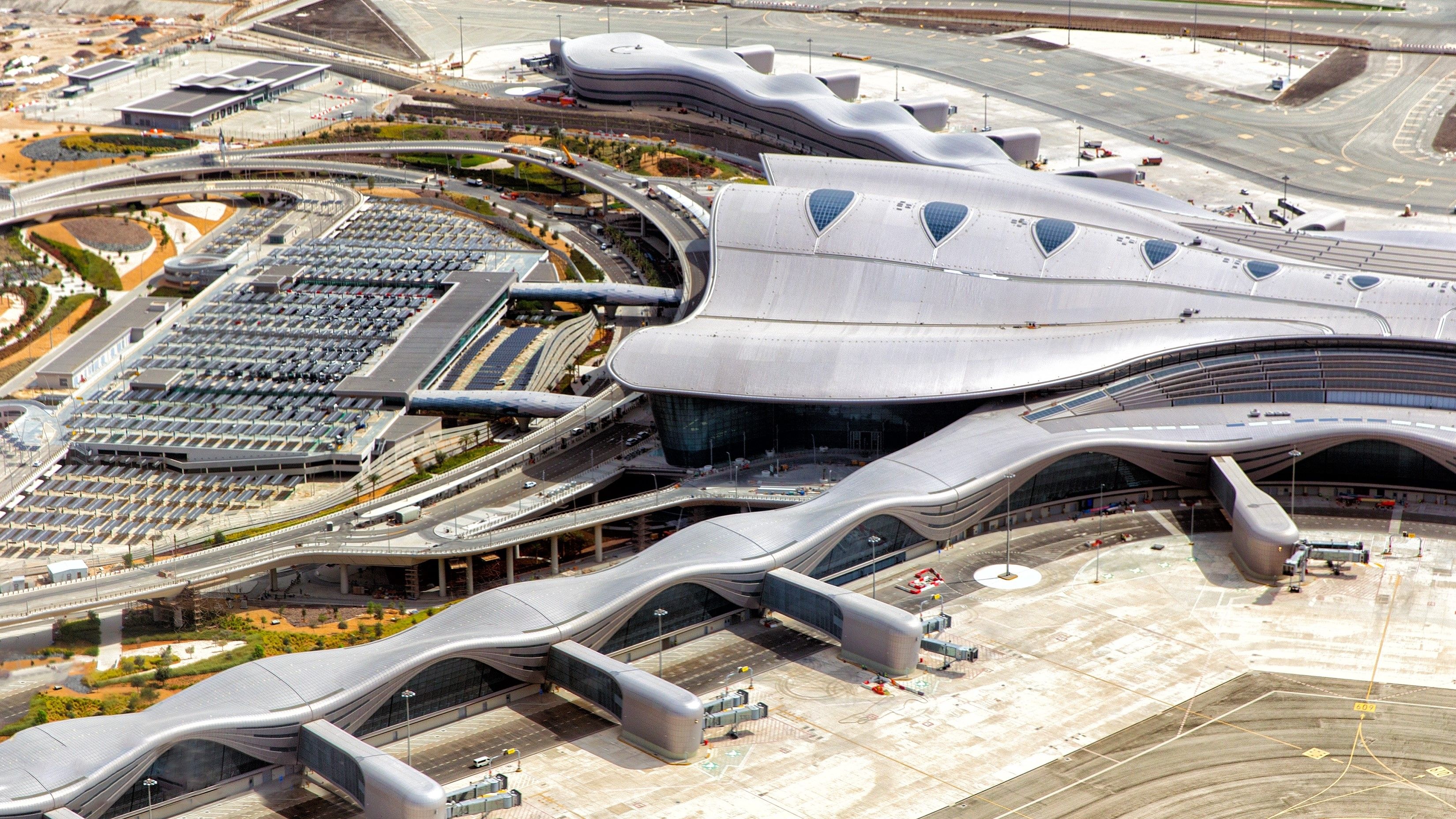 El Aeropuerto De Abu Dhabi Pasa A Llamarse Aeropuerto Internacional Zayed   Shutterstock 2336692651 2 