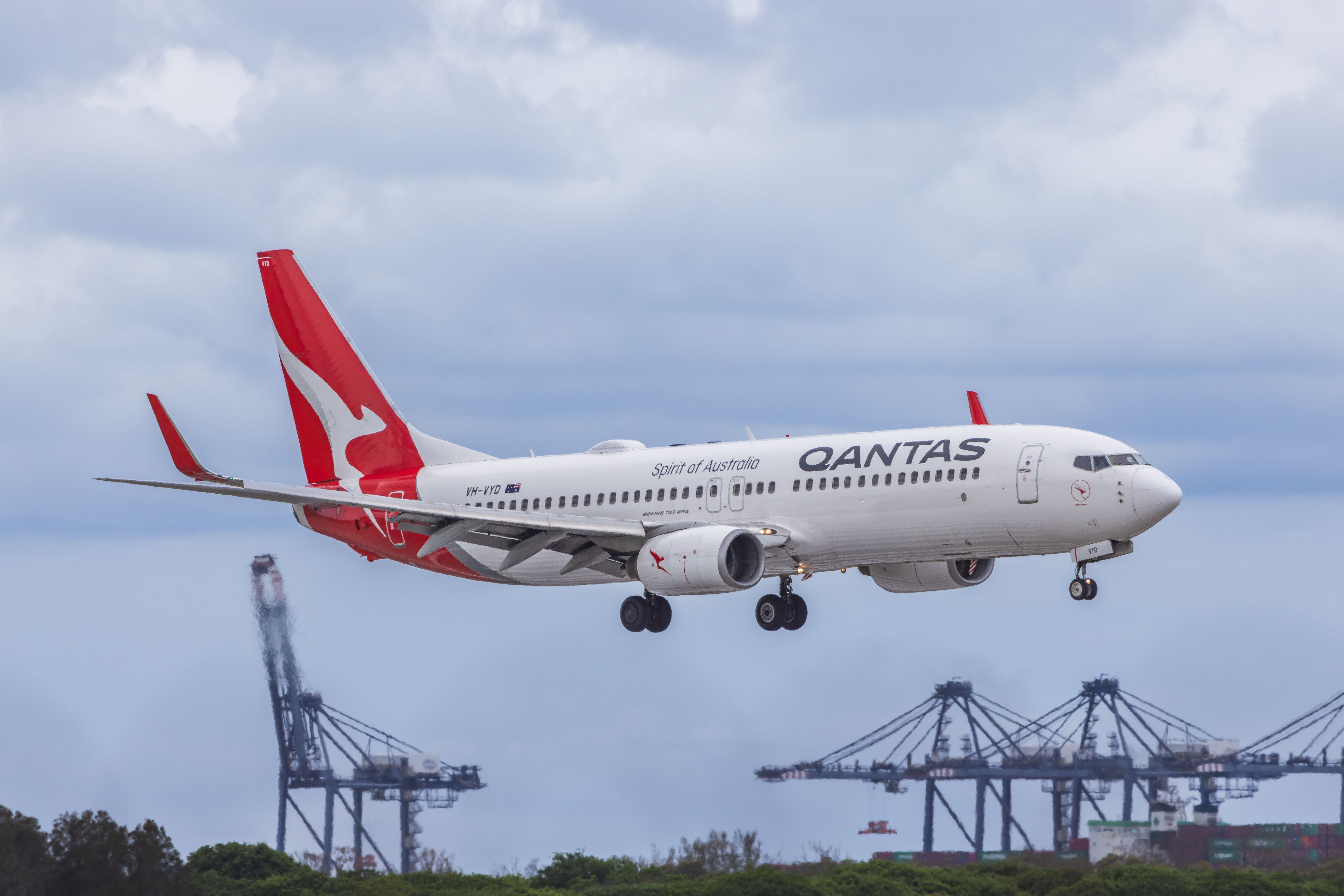 Qantas Boeing 737 Landing In Brisbane