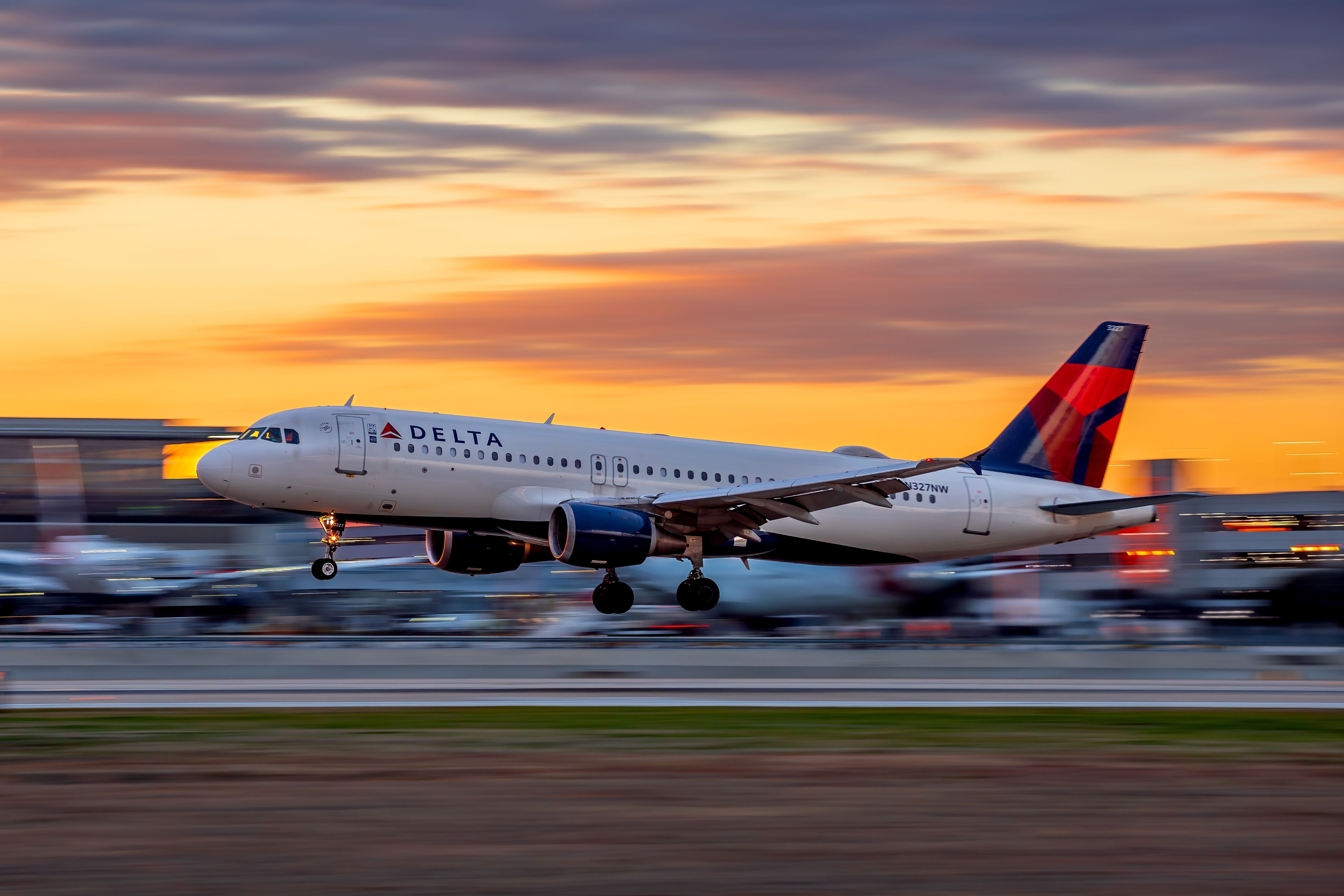 A Delta Air Lines Airbus A320 Landing In Austin At Sunset.