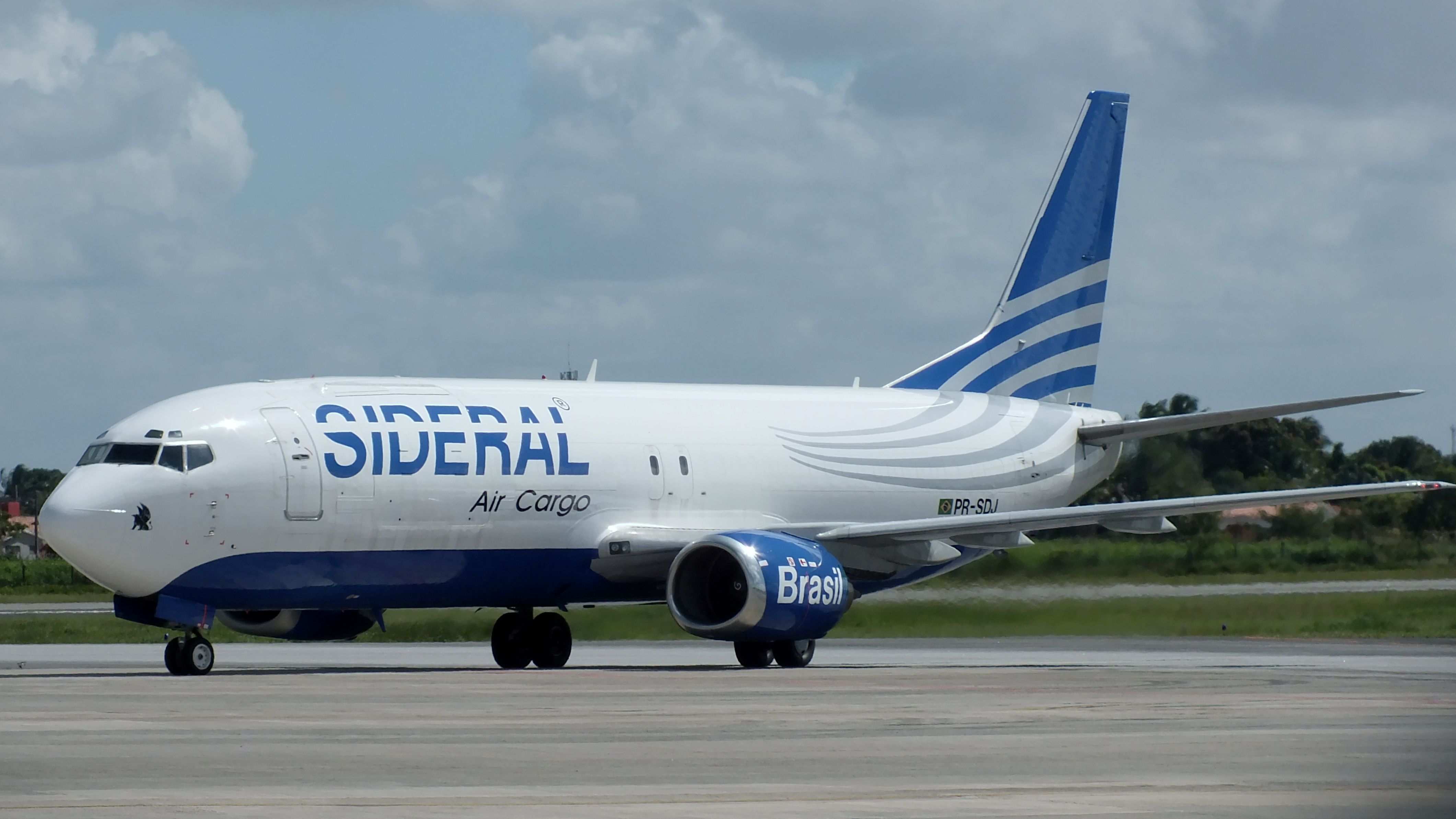 Sideral_Air_Cargo_Boeing_737-400SF
