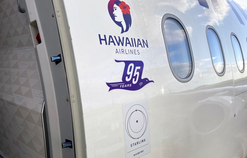 Starlink Logo on Hawaiian Airlines 
