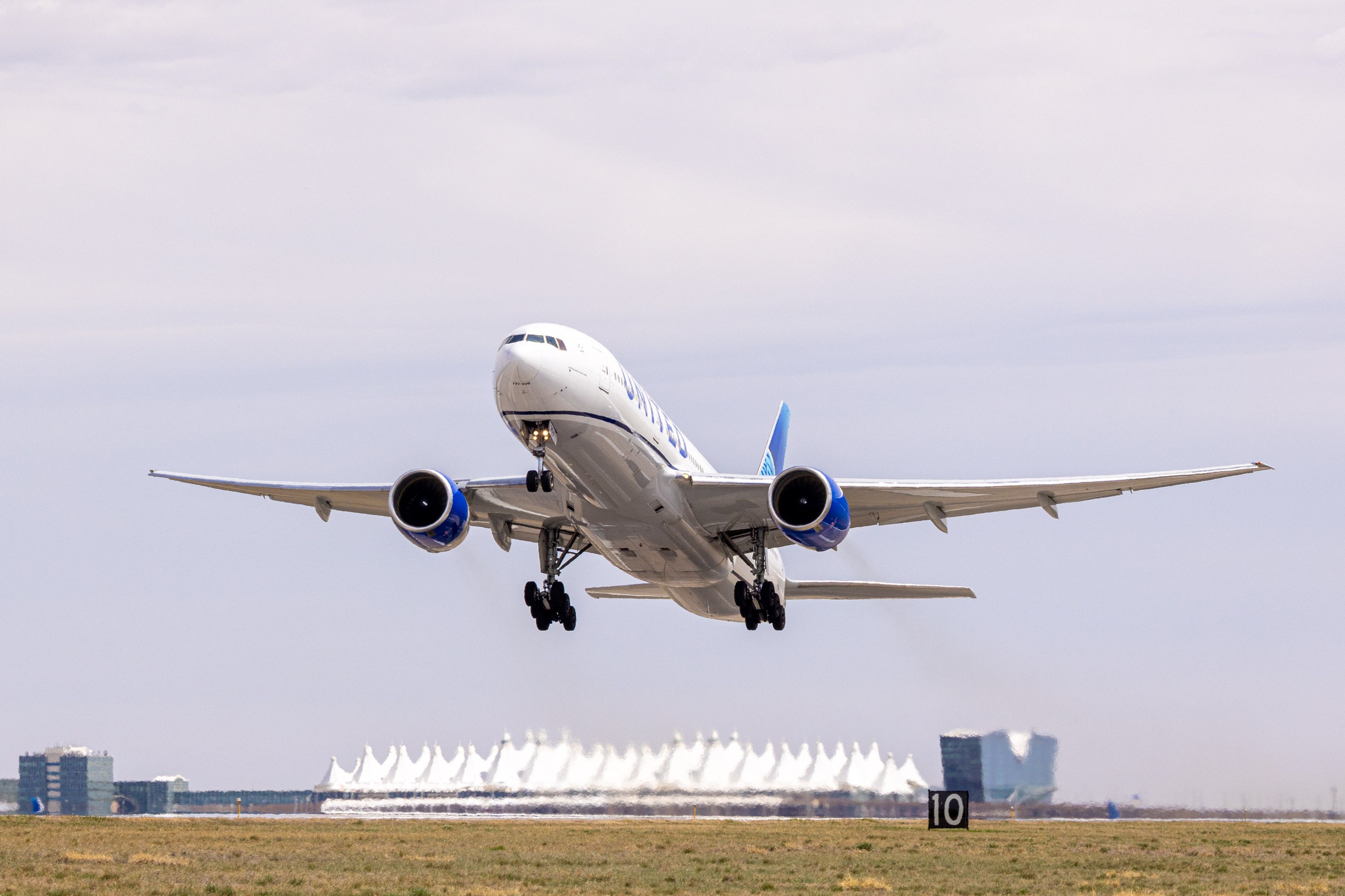 United Airlines Boeing 777 Departing From Denver