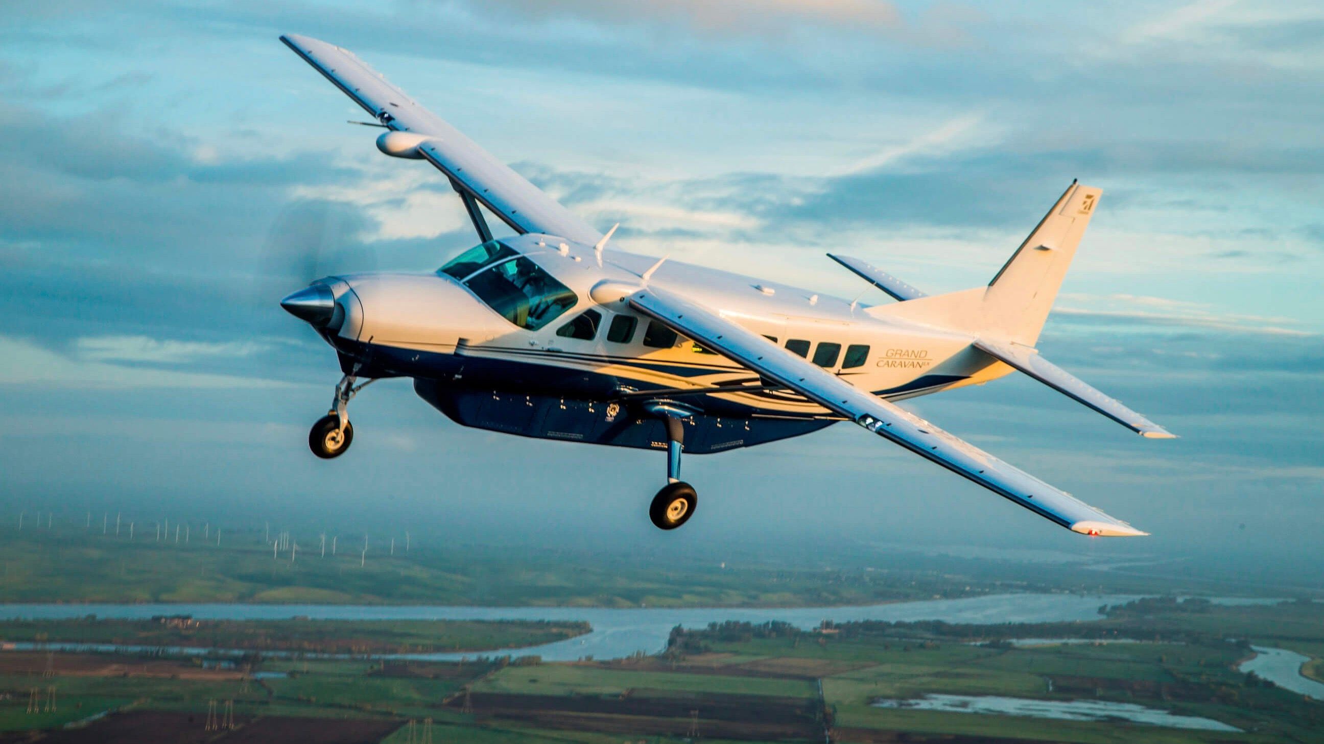 Extended Fuselage: A Guide To The Cessna 208B Grand Caravan