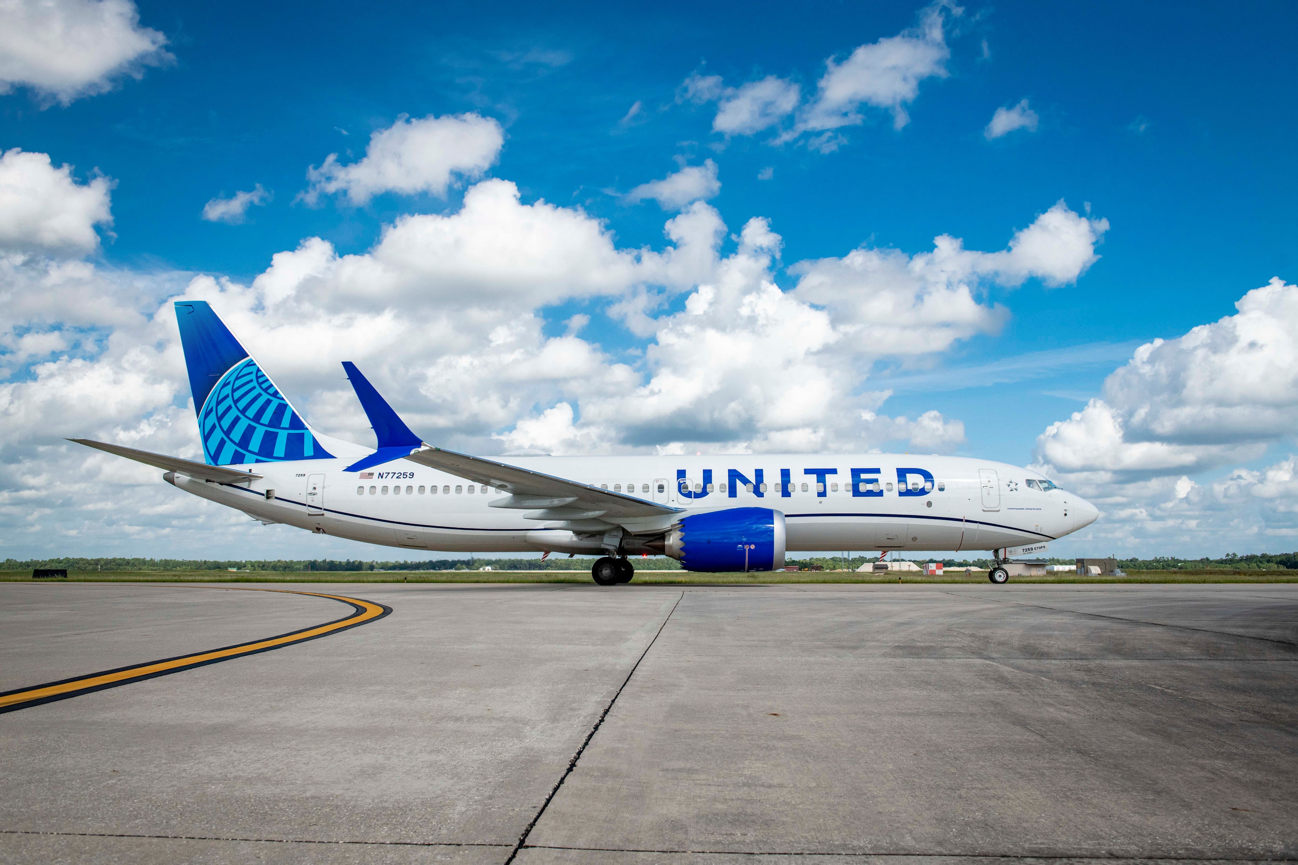 United Airlines Boeing 737 MAX 8