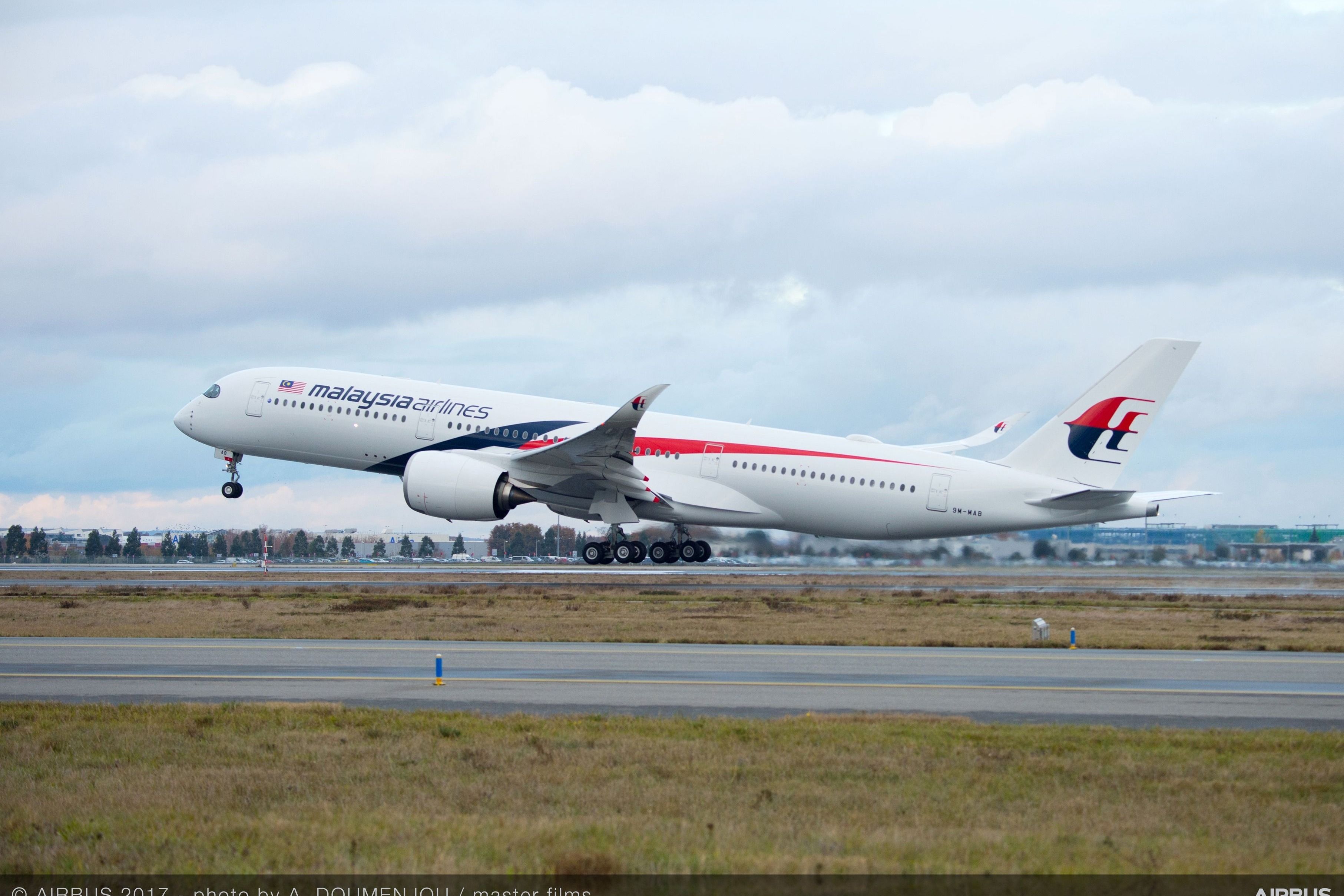 A350-900 Malaysia Airlines taking off_AI (2)