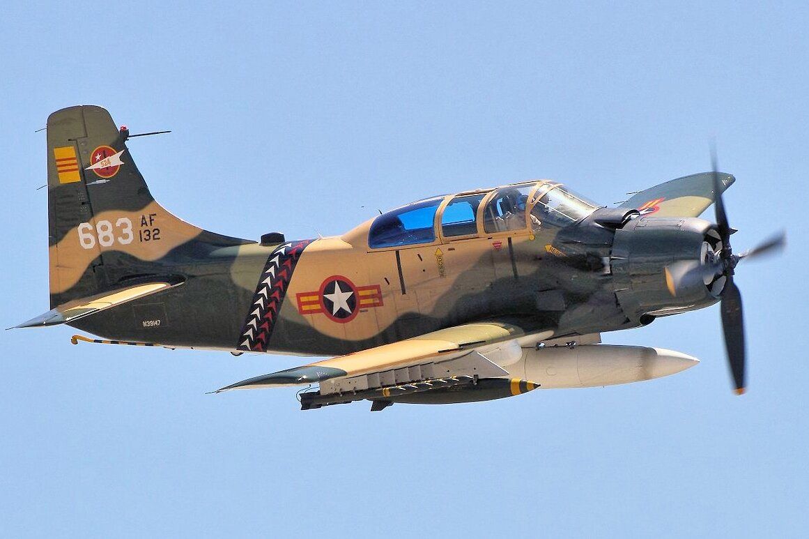 AE-1_Skyraider_-_Chino_Airshow_(cropped)_3_2