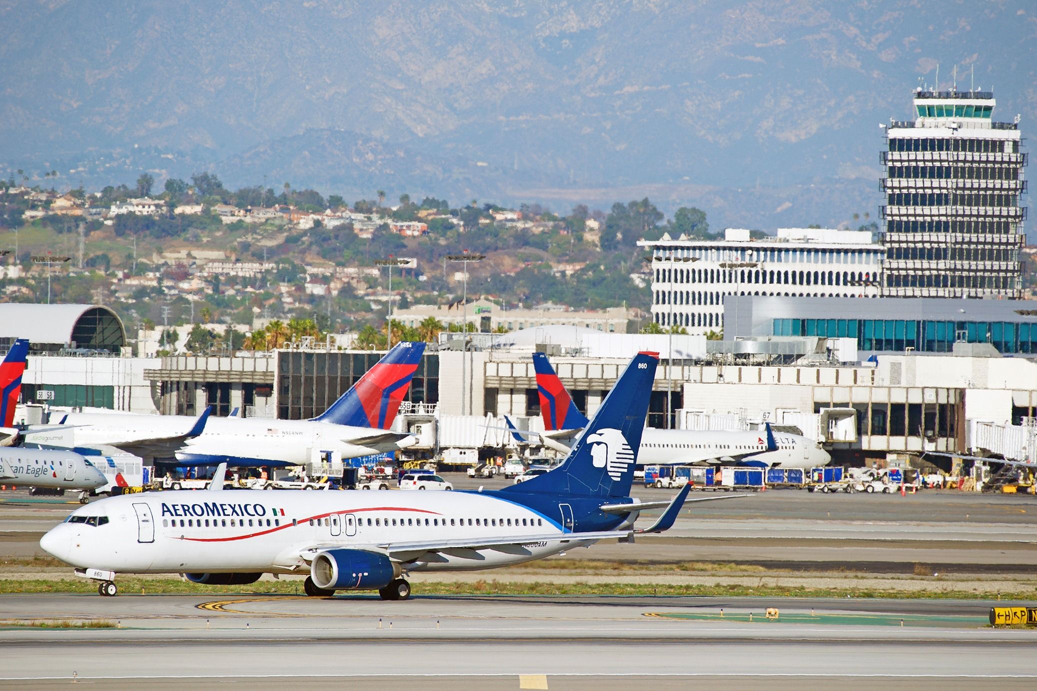 Aeromexico Boeing 737 and Delta Air Lines aircraft shutterstock_538733074