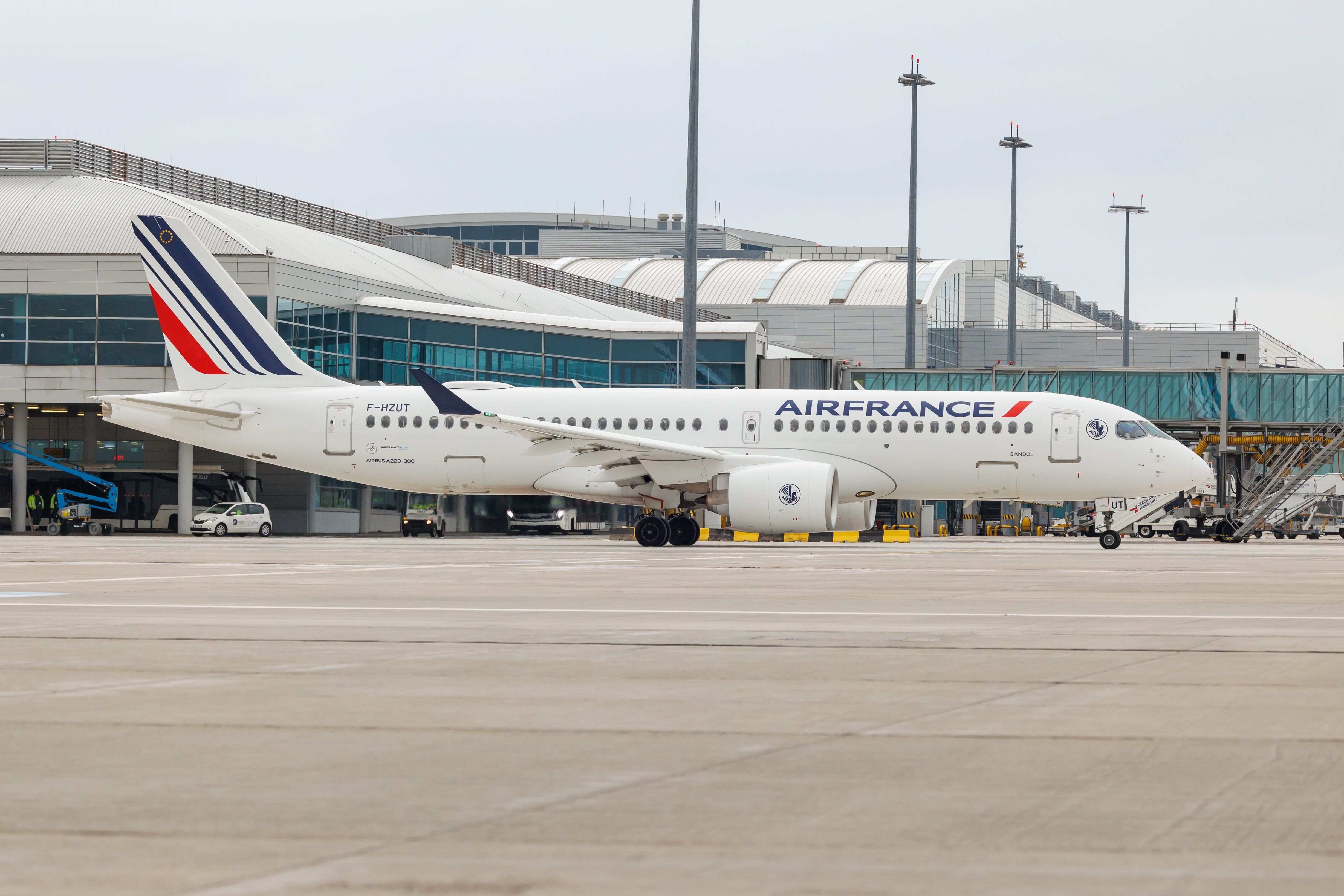 Air France A220 taxiing