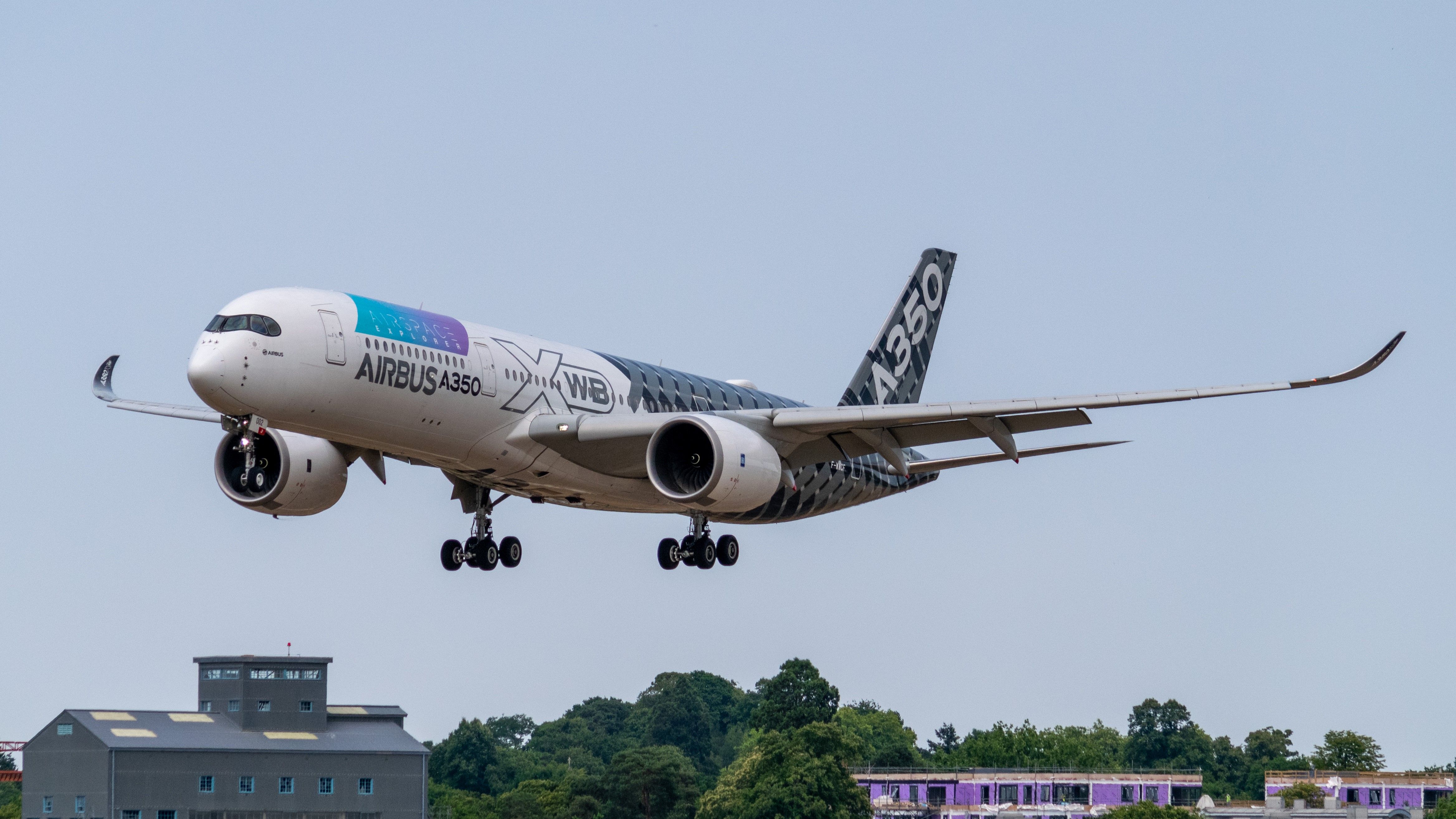 Airbus livery A350 coming in to land