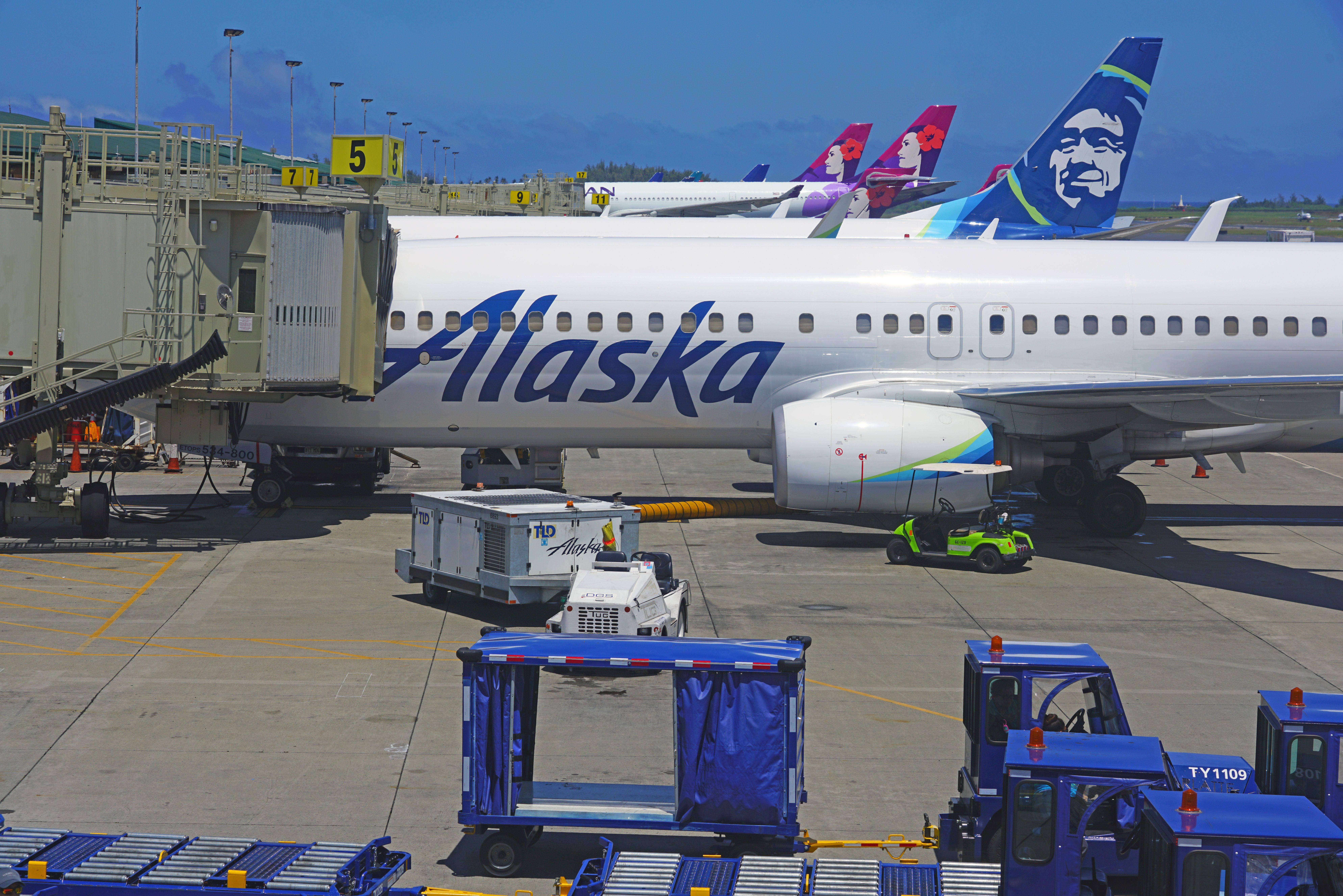 Alaska Airlines and Hawaiian Airlines aircraft at OGG shutterstock_1103362796
