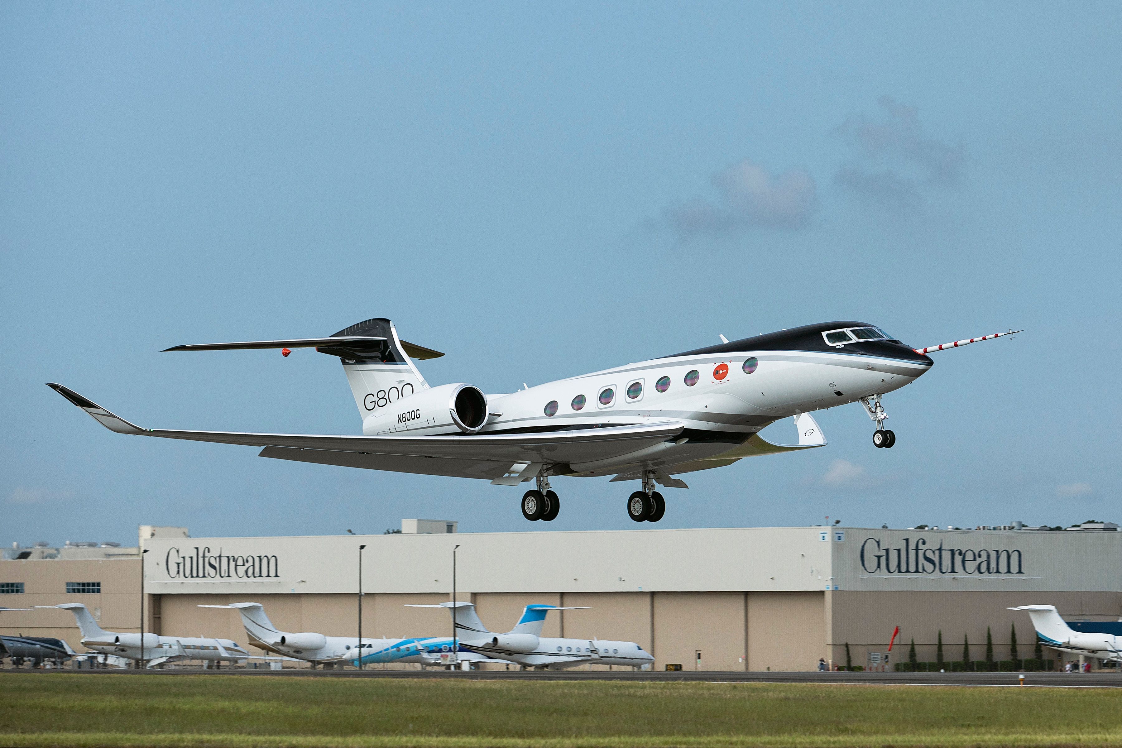 Gulfstream G800 first flight