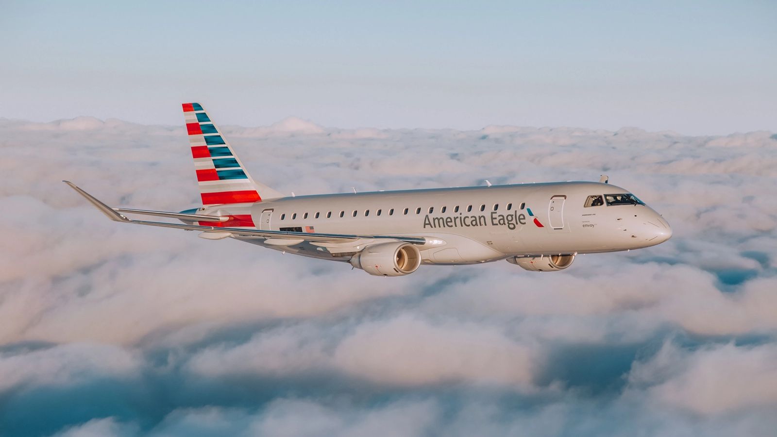 American Eagle Embraer E175 Diverts To Philadelphia International ...