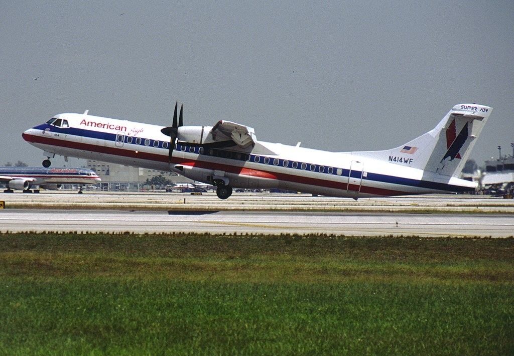 An American Eagle ATR-72-212 just after taking off.
