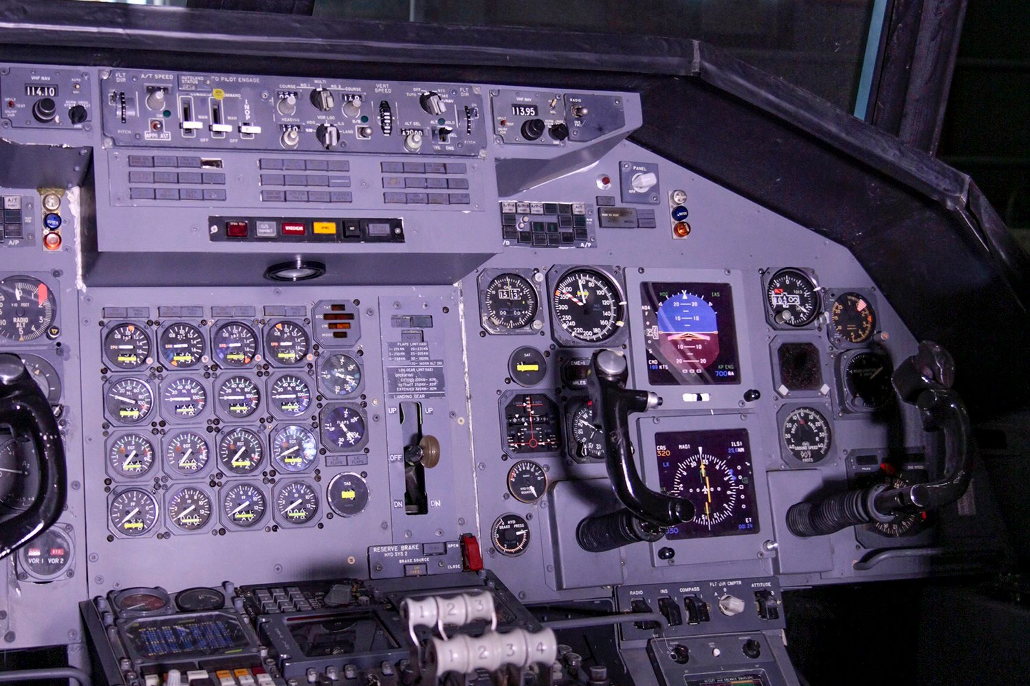 What the cockpit of a Boeing 2702 would have looked like, feauring dozens of Steam Gauges.